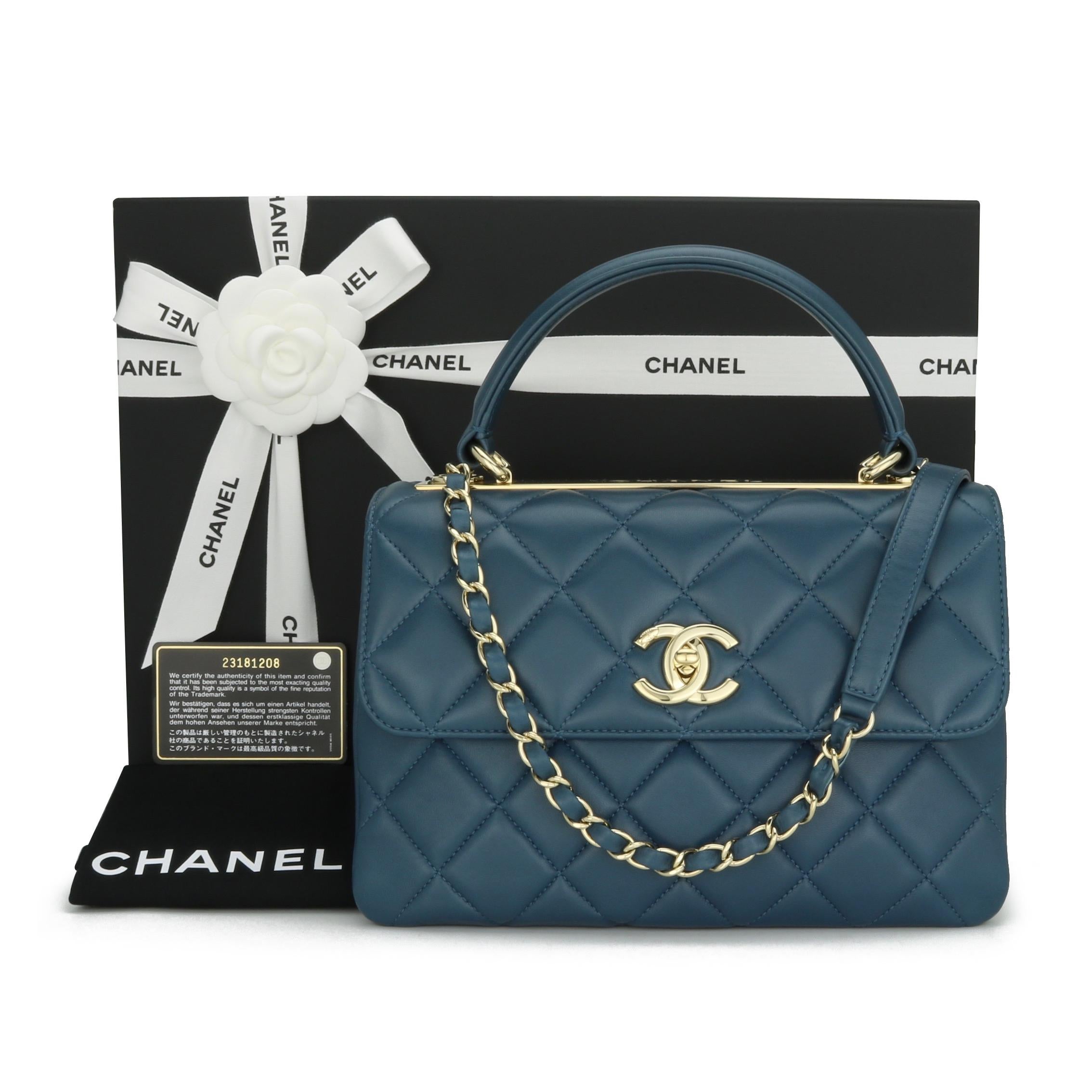 CHANEL Trendy CC Top Handle Bag Small Blue Lambskin with Light Gold-Tone Hardware 2017.

This stunning bag is in very good condition, the bag still holds its original shape, and the hardware is still very shiny.

This top handle bag is simply
