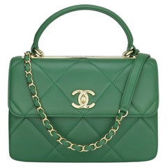 Petit sac CC tendance en cuir d'agneau vert matelassé avec détails dorés CHANEL, 2019