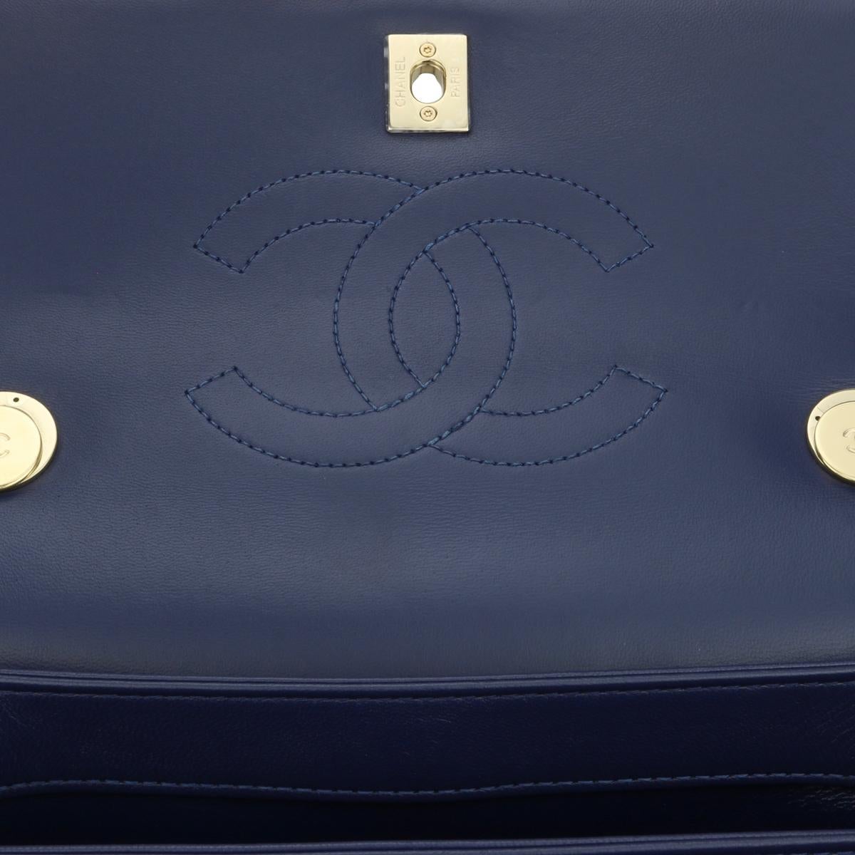 CHANEL Trendy CC Bag Small Navy Blue Lambskin Gold Hardware 2020 4