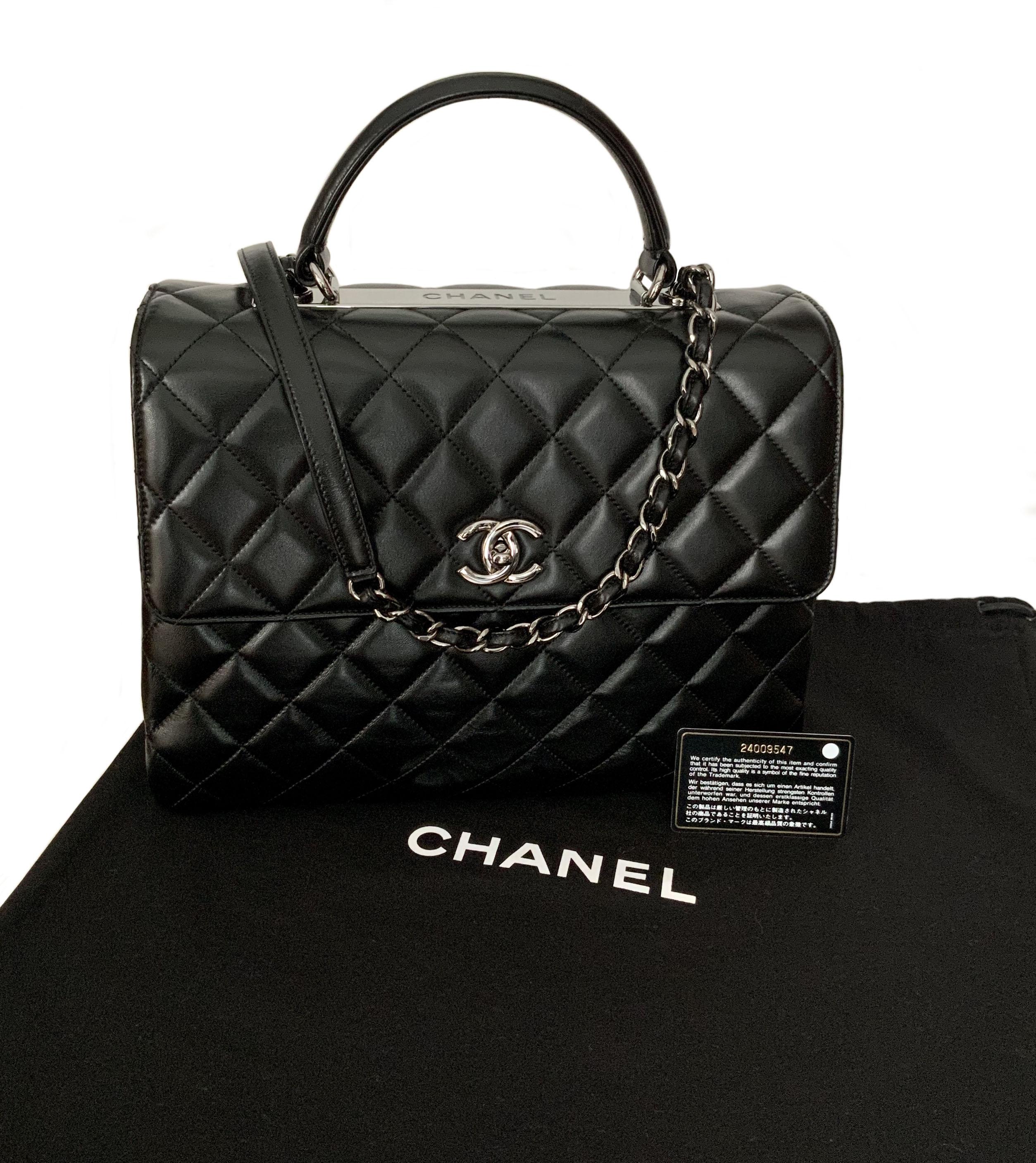 This pre-owned Trendy CC Top Handle Bag from the house of Chanel is the most classic version of the Trendy CC Collection: a flap in the front and a pocket in the back.
The interior features 3 separated compartments (1x large, 1x medium, 1x small)