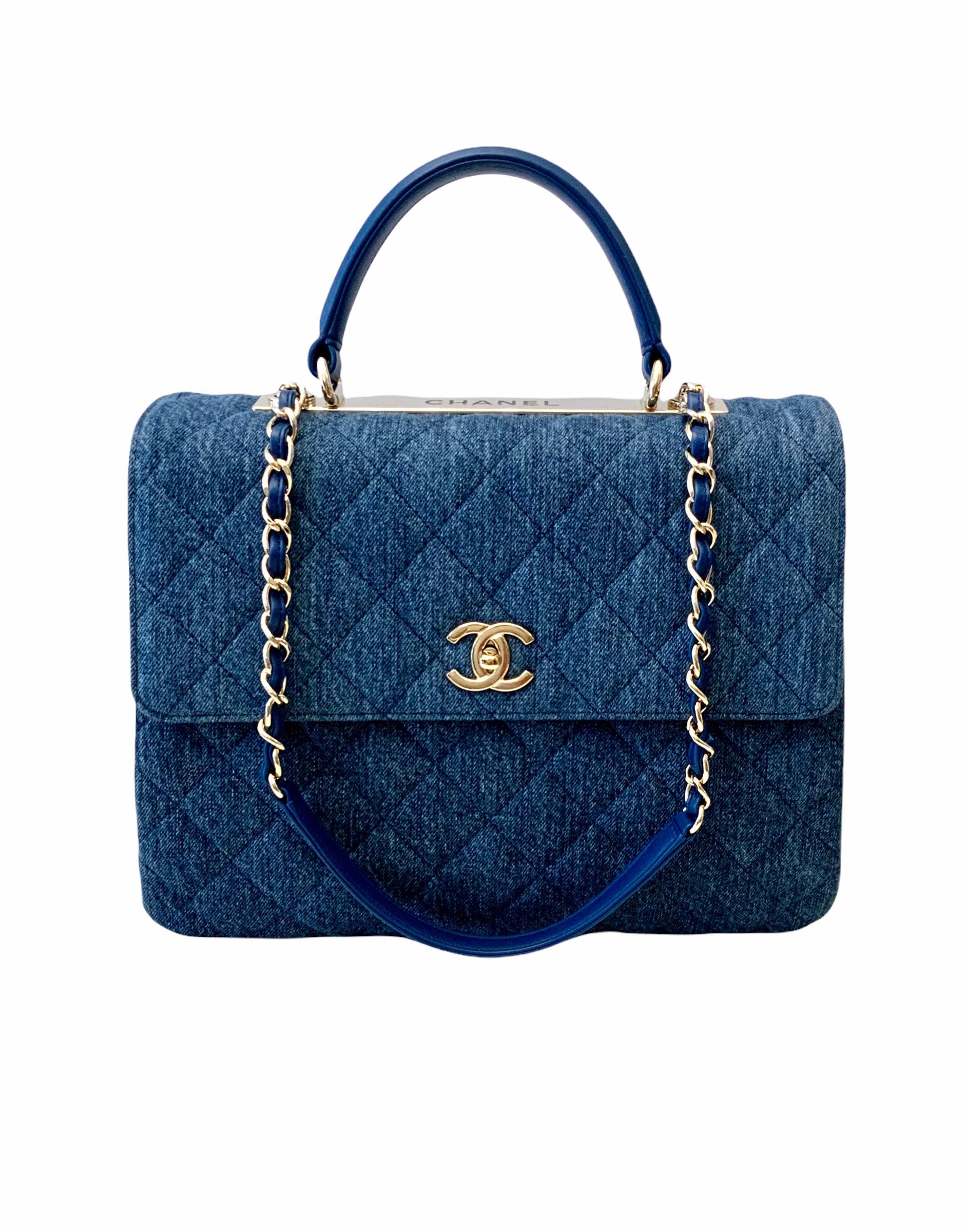 Aboslutely stunning pre-owned Trendy CC Top Handle Bag from the house of Chanel. Part of the Métiers d'Art Collection 2017, this is a very rare piece.
Crafted from blue quilted denim, It is the most classic version of the Trendy CC Collection: a