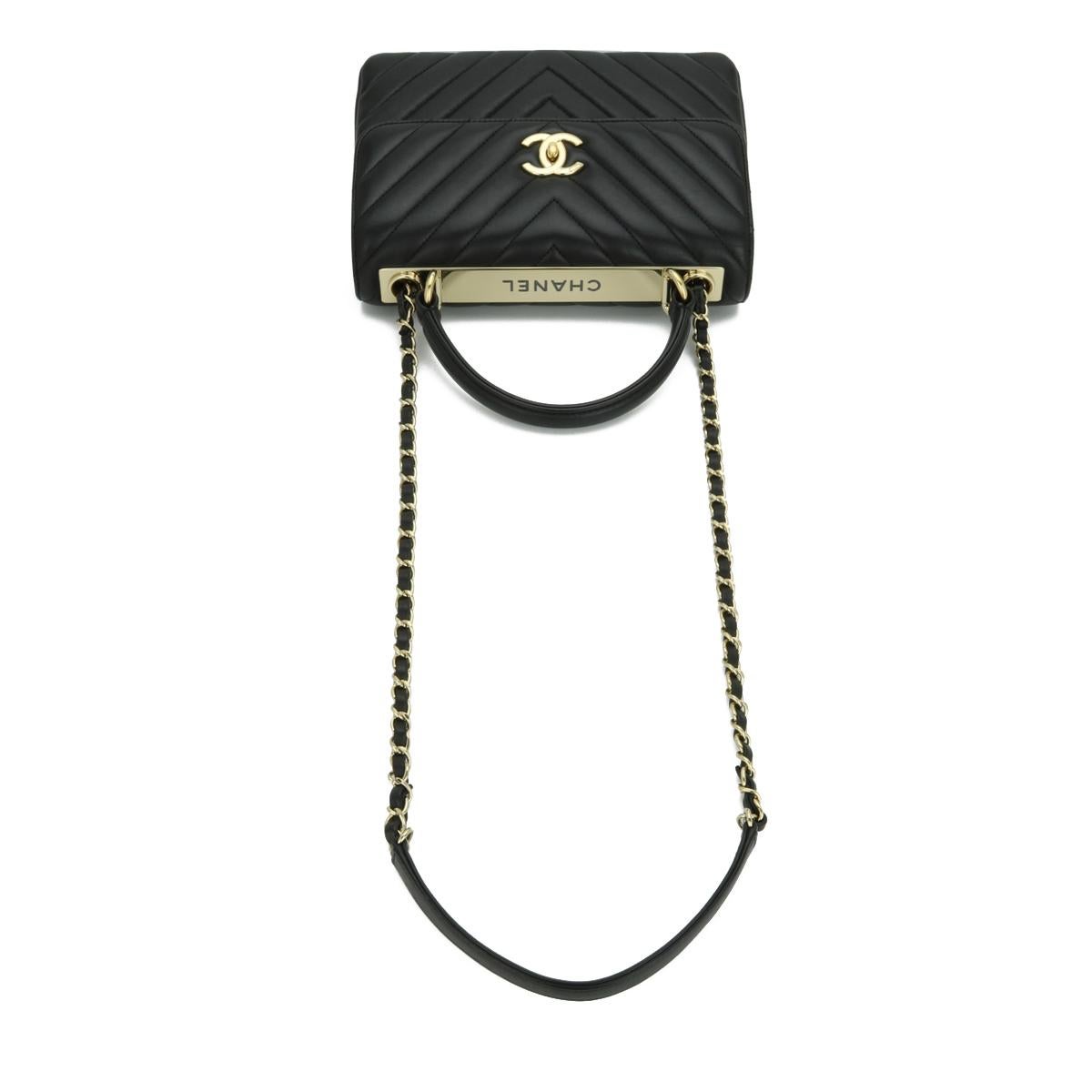 CHANEL Trendy CC Chevron Bag Small Black Lambskin Light Gold Hardware 2019 For Sale 6