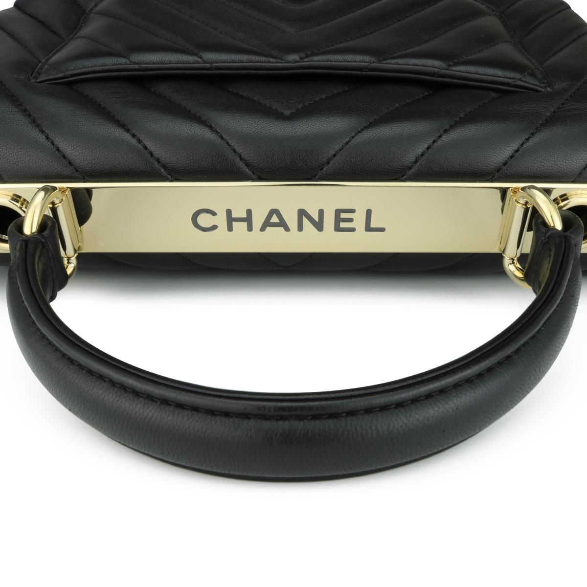 CHANEL Trendy CC Chevron Bag Small Black Lambskin Light Gold Hardware 2019 For Sale 8