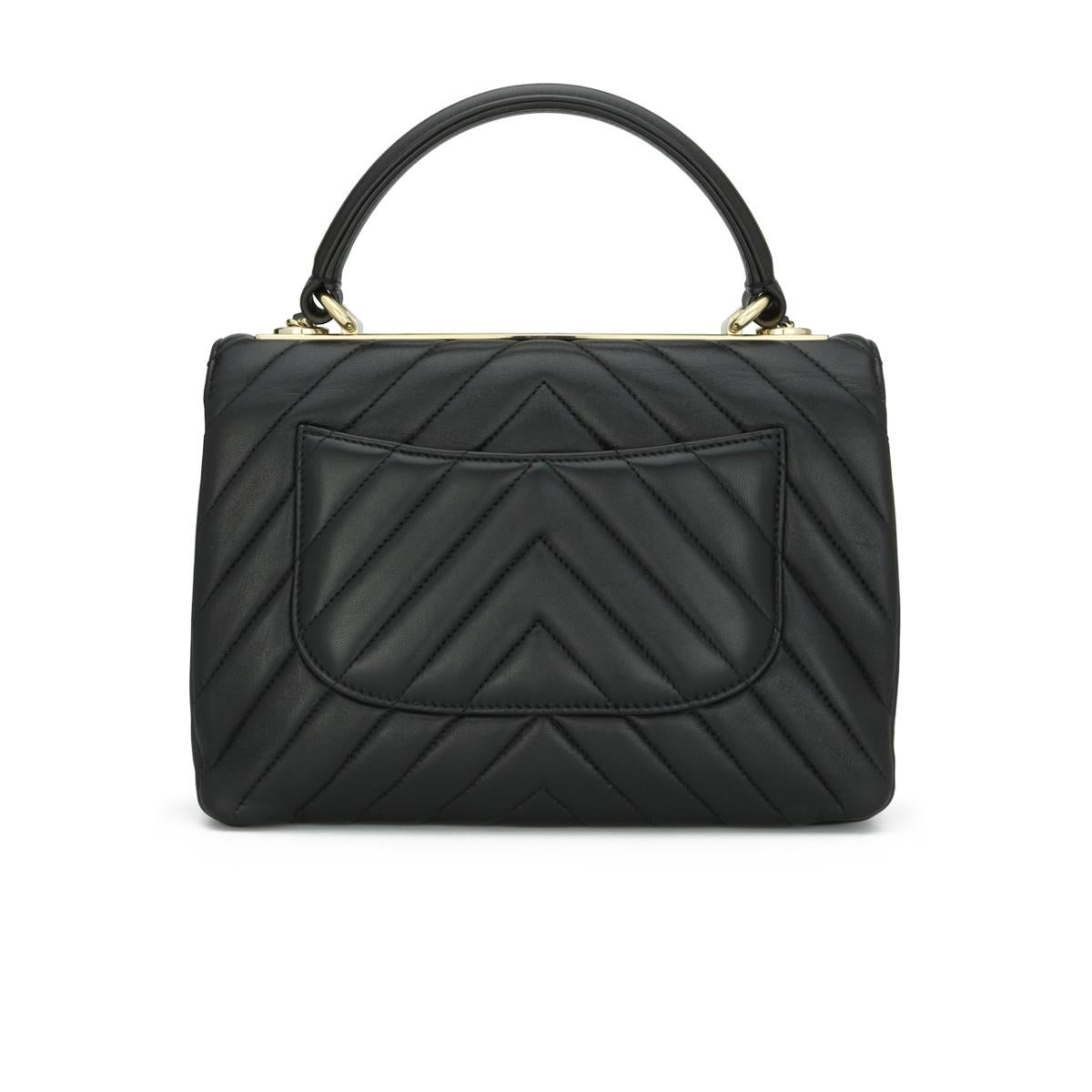 CHANEL Trendy CC Chevron Bag Small Black Lambskin Light Gold Hardware 2019 In Good Condition For Sale In Huddersfield, GB
