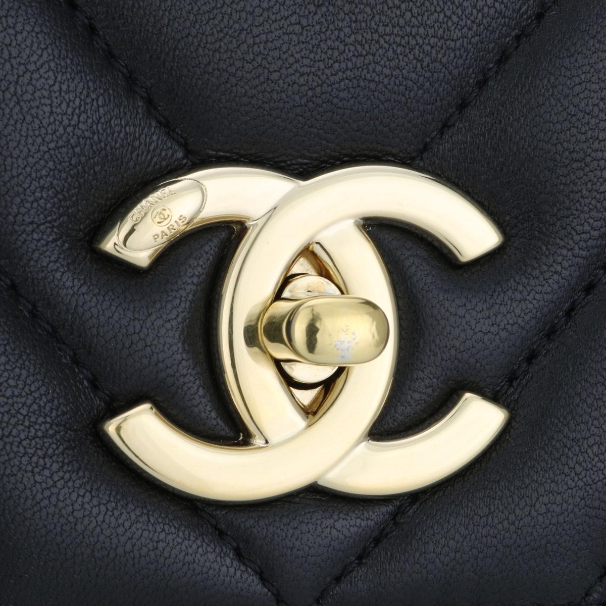 Women's or Men's CHANEL Trendy CC Chevron Bag Small Black Lambskin Light Gold Hardware 2019 For Sale