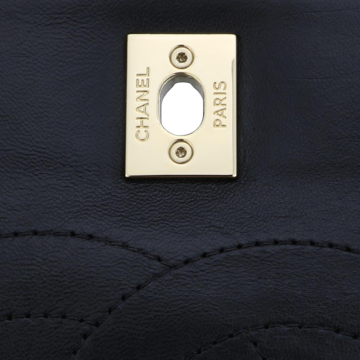 Chanel Trendy CC Chevron Top Handle Bag Medium Nero Pelle d'agnello Hardware oro 2018 in vendita 10