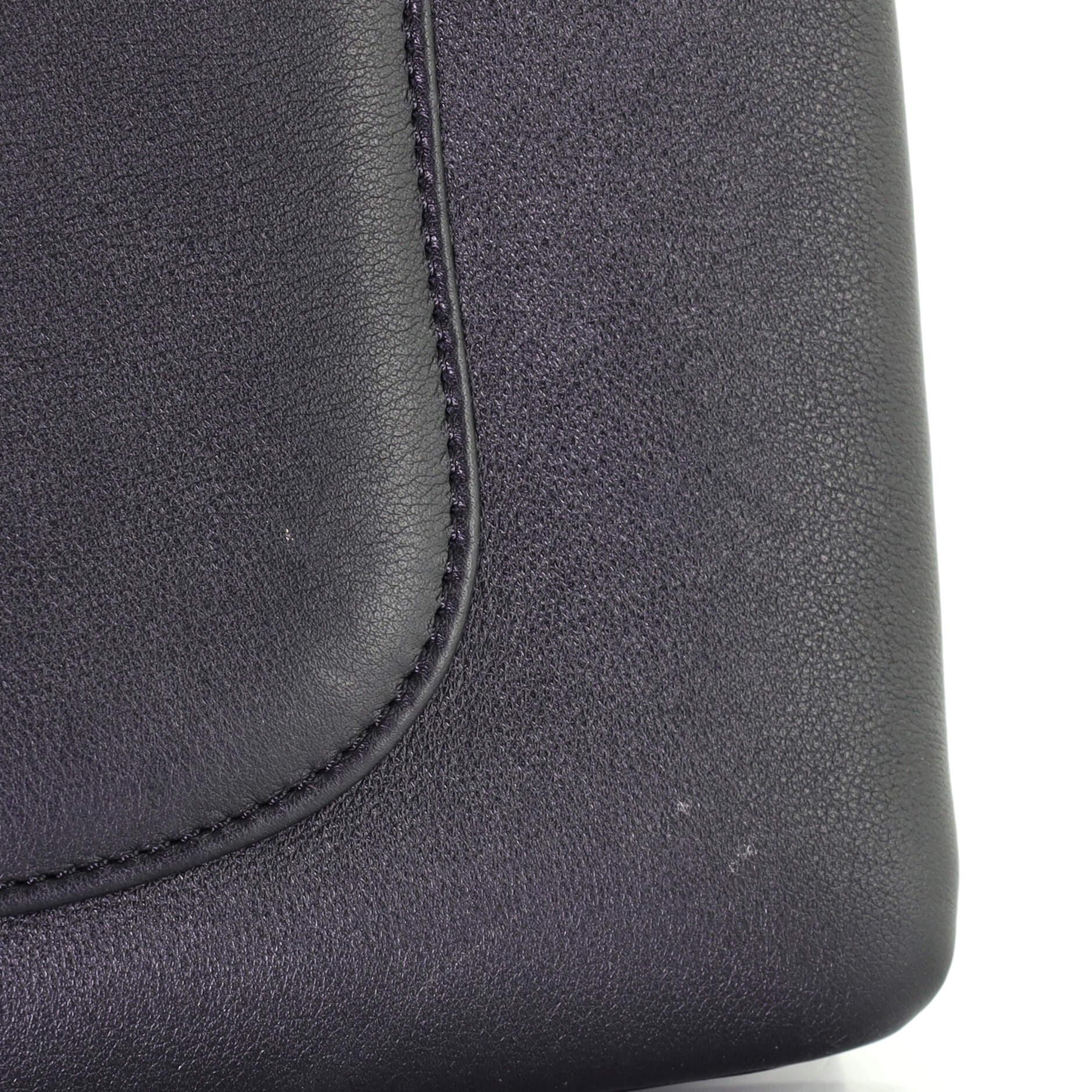 Women's or Men's Chanel Trendy CC Flap Bag Leather Medium