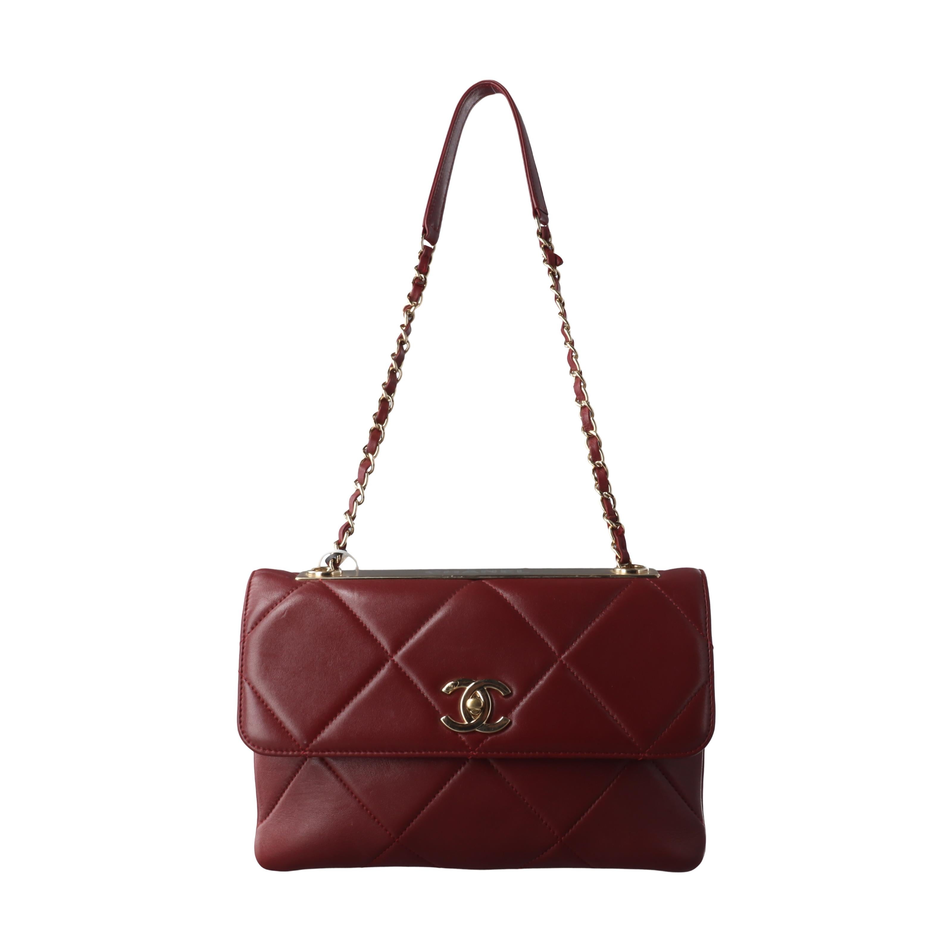Chanel Trendy CC Flap Crossbody Bag Medium Lammfell Leder Burgund, 2019
  Dies sind professionelle Fotos der tatsächlich von Luxbags angebotenen Tasche.
  ZUSTAND: AUSGEZEICHNET
  Leichte Gebrauchsspuren, darunter Knicke im Leder, Kratzer in den