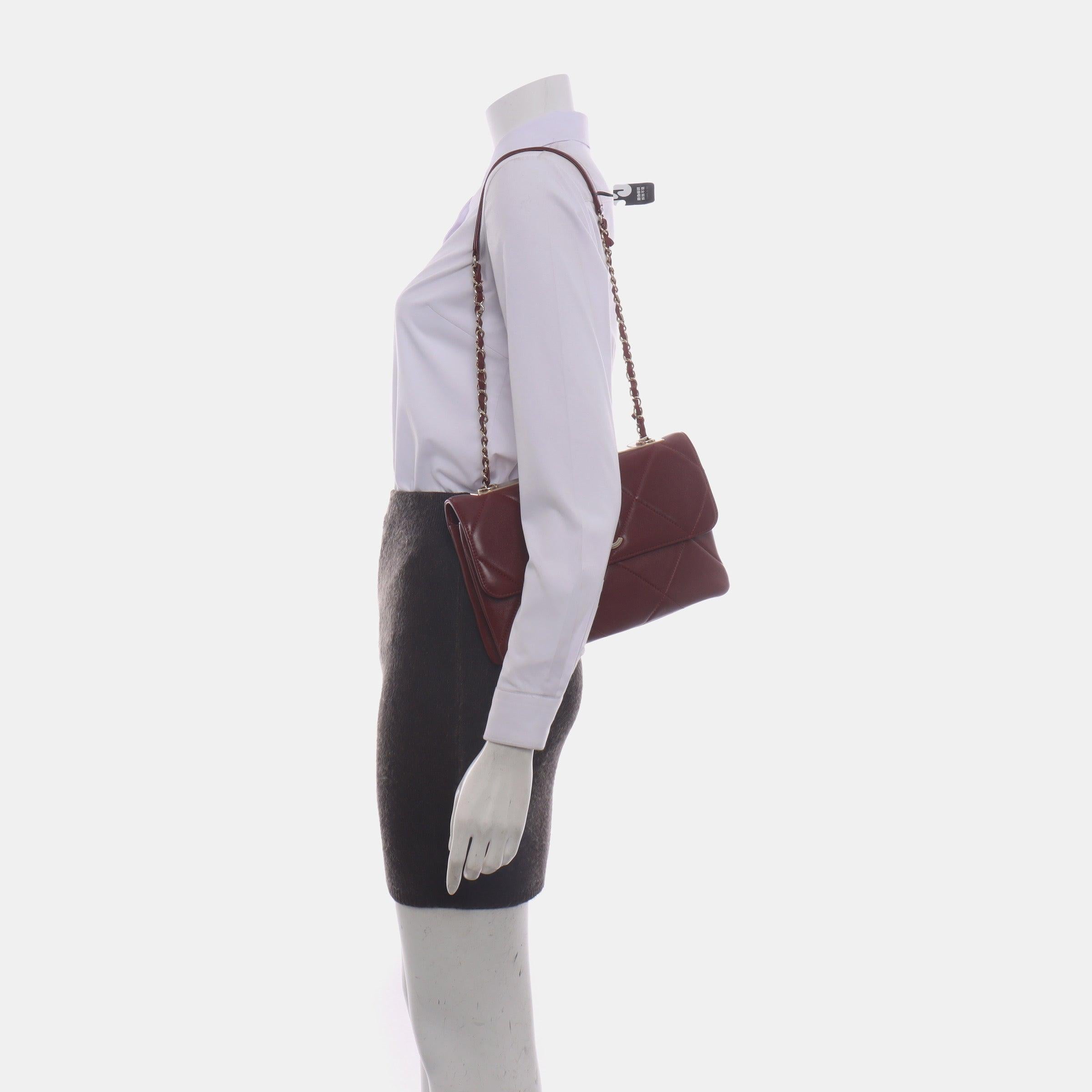Chanel Trendy CC Flap Crossbody Bag Medium Lammfell Leder Burgund, 2019 (Schwarz)