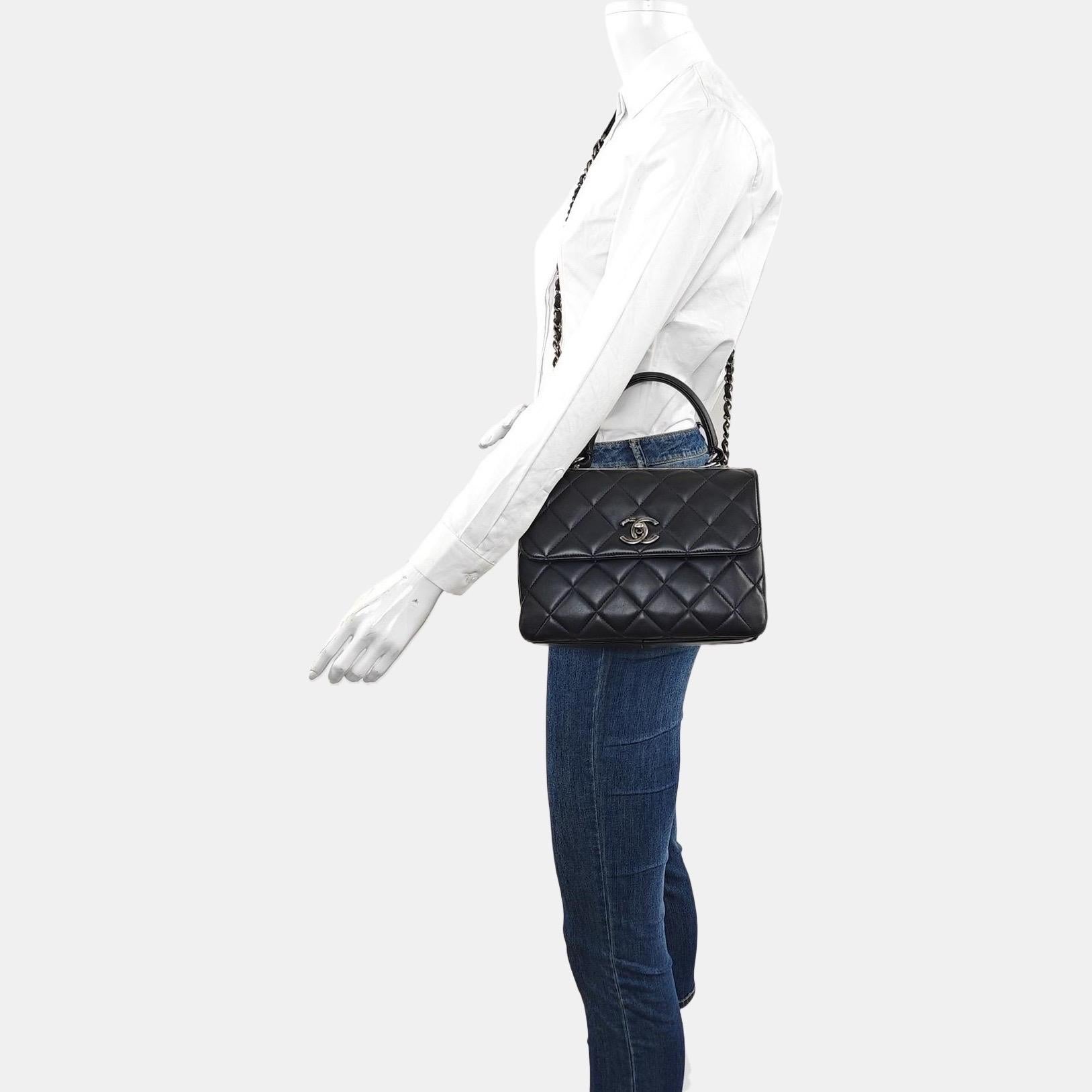 Chanel Trendy CC Small Navy Lambskin Leather Silver Hardware
These are professional photos of the actual bag offered by Luxbags.
CONDITION: VERY GOOD
This preloved authentic Chanel bag is in very good condition. Light rubbing around the corners and