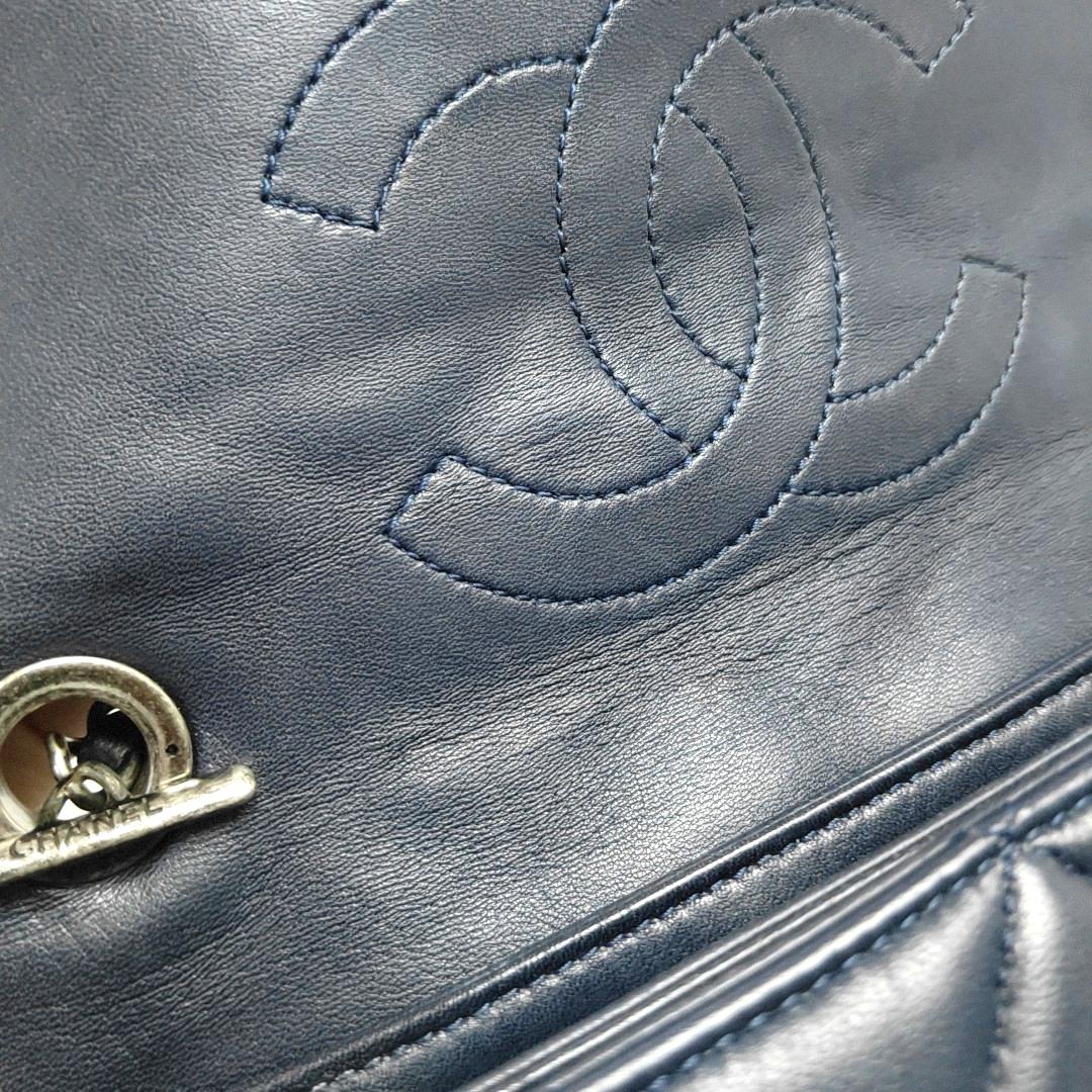 Noir Chanel Trendy CC Small Navy Lambskin Leather Silver Hardware en vente