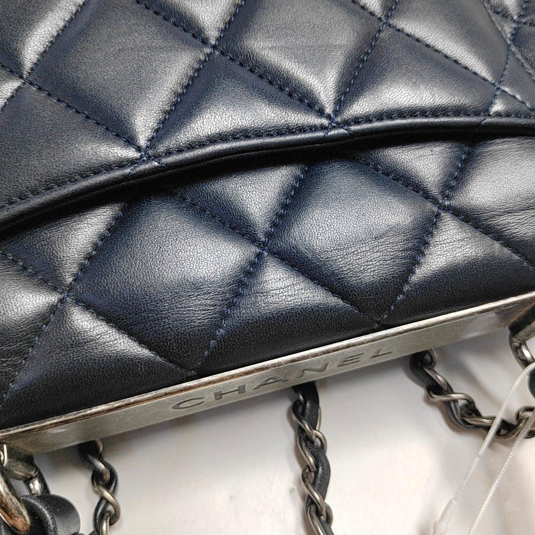 Chanel Trendy CC Small Navy Lambskin Leather Silver Hardware en vente 2