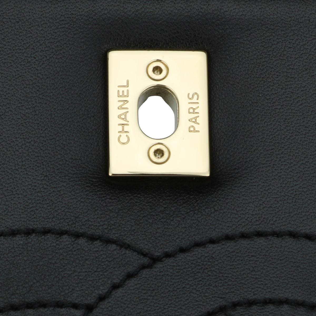 CHANEL Trendy CC Henkeltasche Medium aus schwarzem Lammfell mit goldener Hardware 2017 10