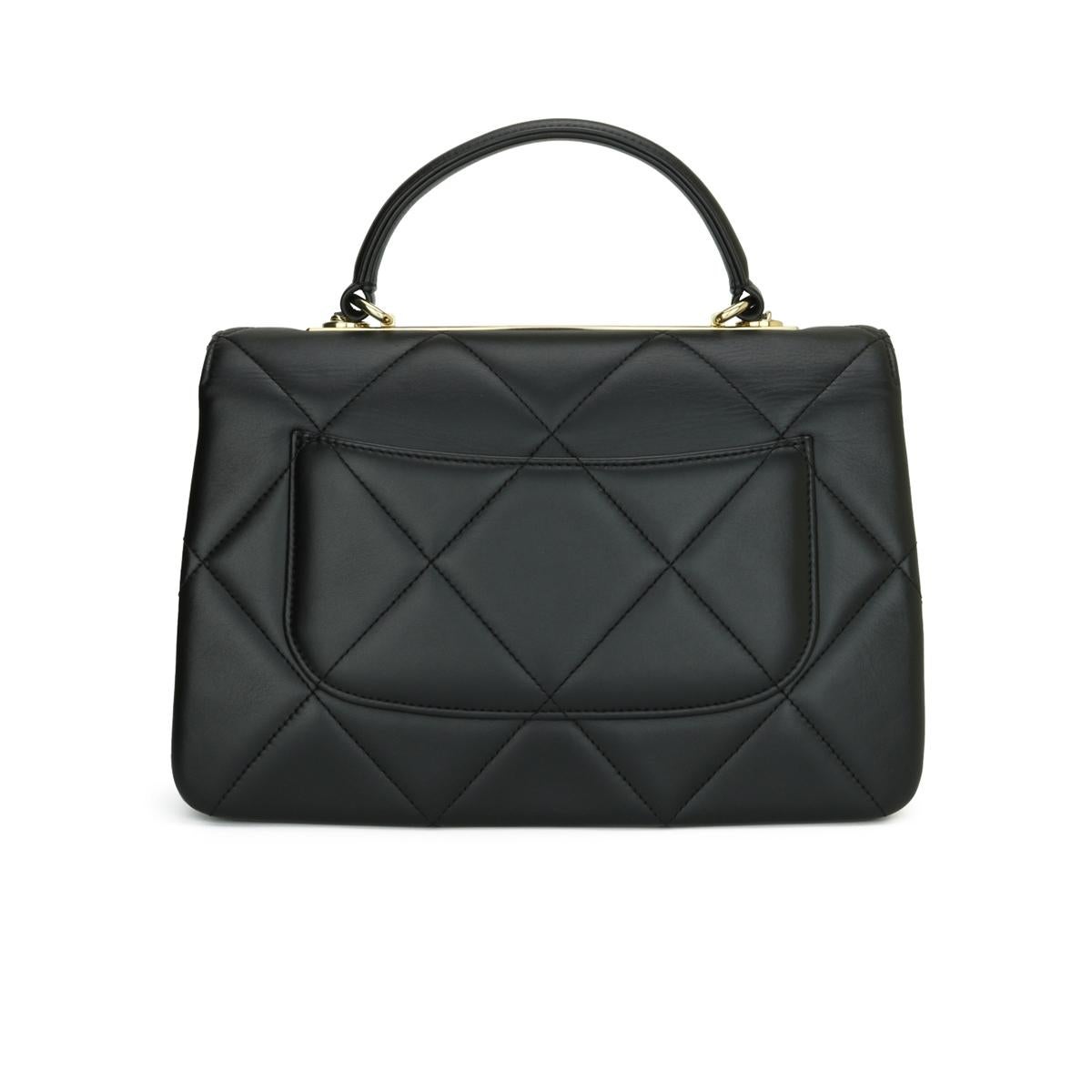 CHANEL Trendy CC Top Handle Bag Medium Black Quilted Lambskin with Light Gold Hardware 2019.

This stunning bag is in very good condition, the bag still holds its original shape, and the hardware is still very shiny.

This top handle bag is simply