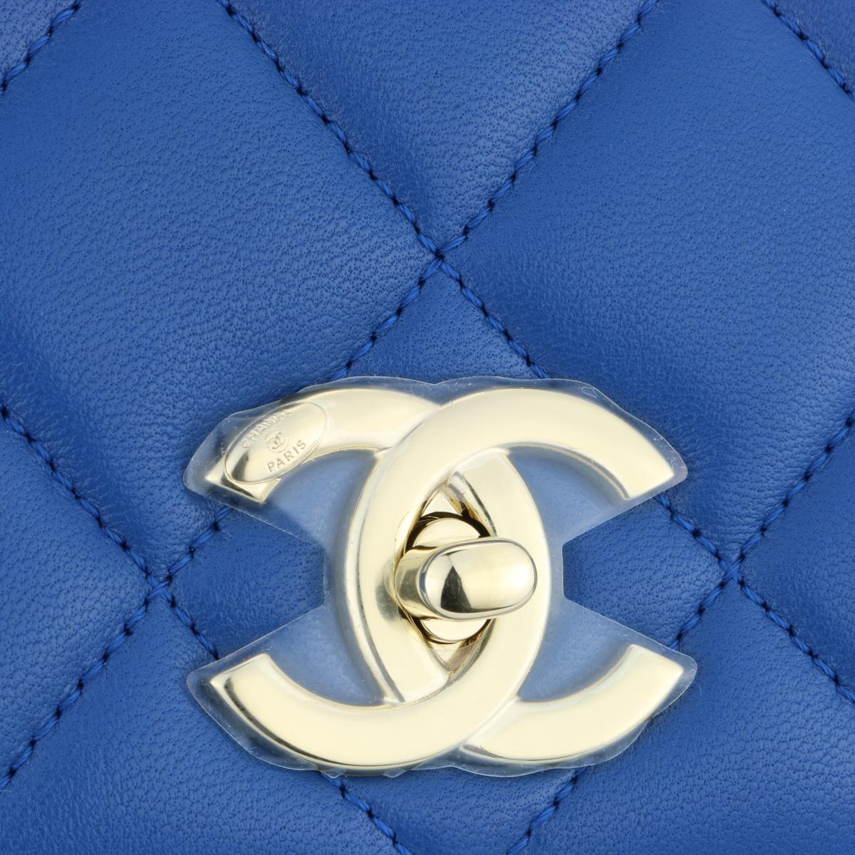 Authentic CHANEL Trendy CC Top Handle Bag Medium Blue Lambskin with Light Gold Hardware 2019.

This stunning bag is still in brand new condition with tag attached, the bag still holds its original shape, and the hardware is very shiny. Leather still