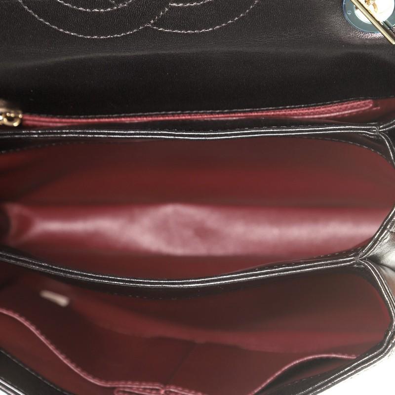 Chanel Trendy CC Top Handle Tasche gesteppt Lammfell klein im Zustand „Gut“ in NY, NY
