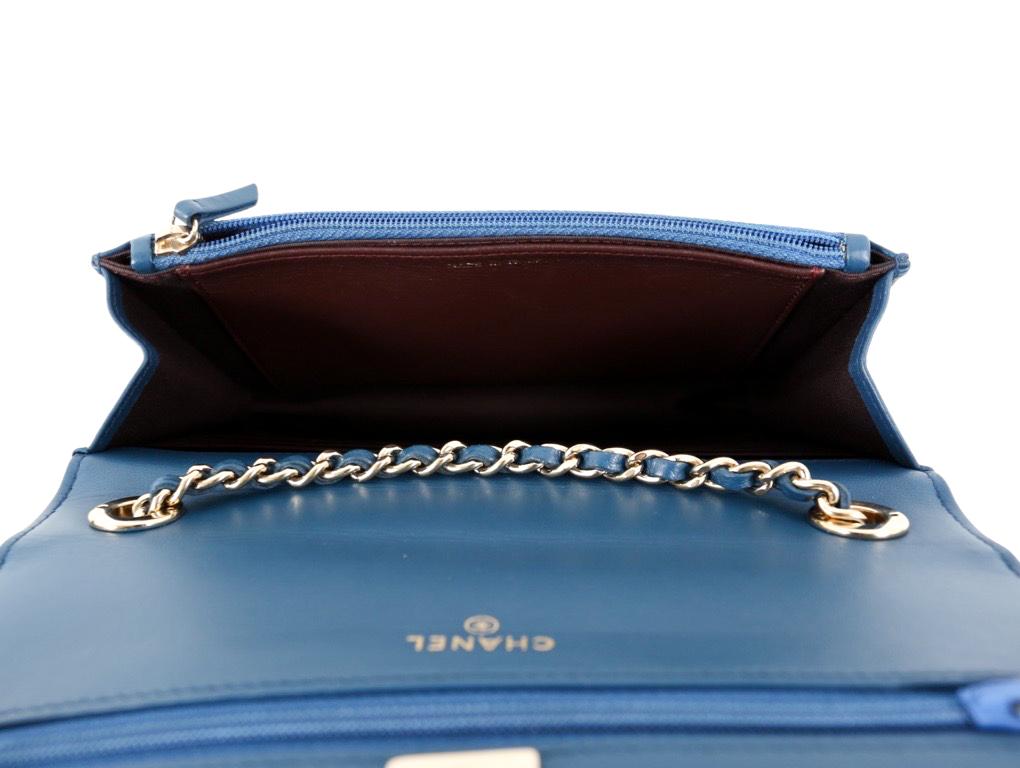 Such an exquisite, classic Chanel CC Trendy Wallet on Chain bag for sale in Teal Blue with gold hardware. Just an utterly stunning piece and the gold hardware next to the Teal Blue coloured leather is divine.  Minor hairline scratches on the top