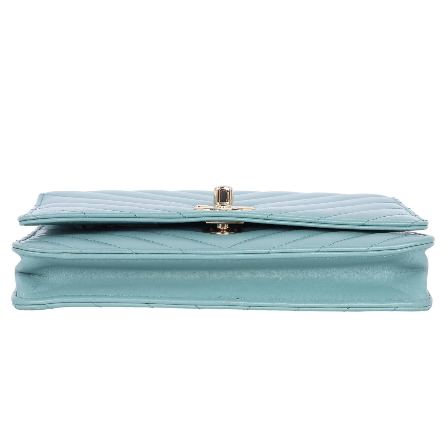 Chanel Trendy Chevron Wallet On A Chain Quilted Front Flap Turquoise 4