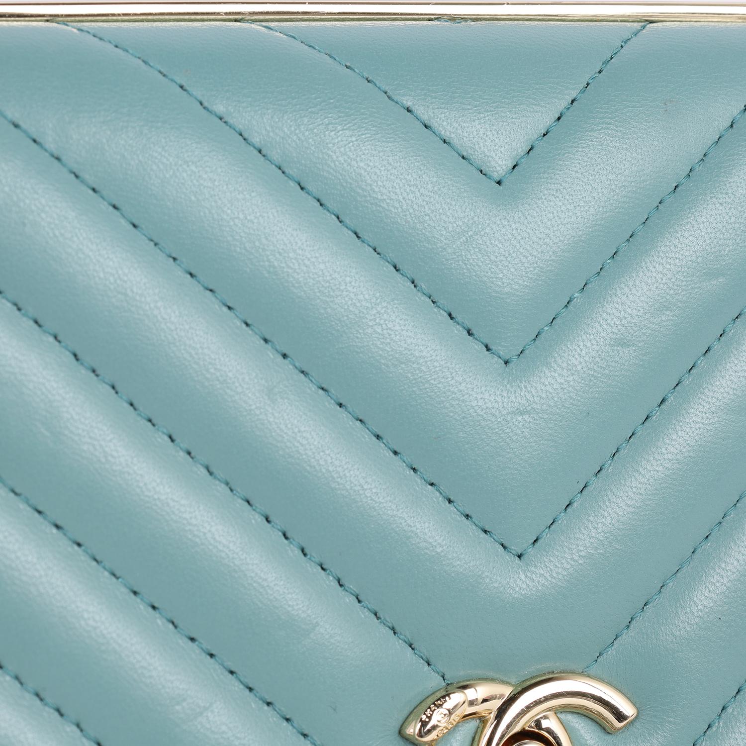 Chanel Trendy Chevron Wallet On A Chain Quilted Front Flap Turquoise In Good Condition In Salt Lake Cty, UT