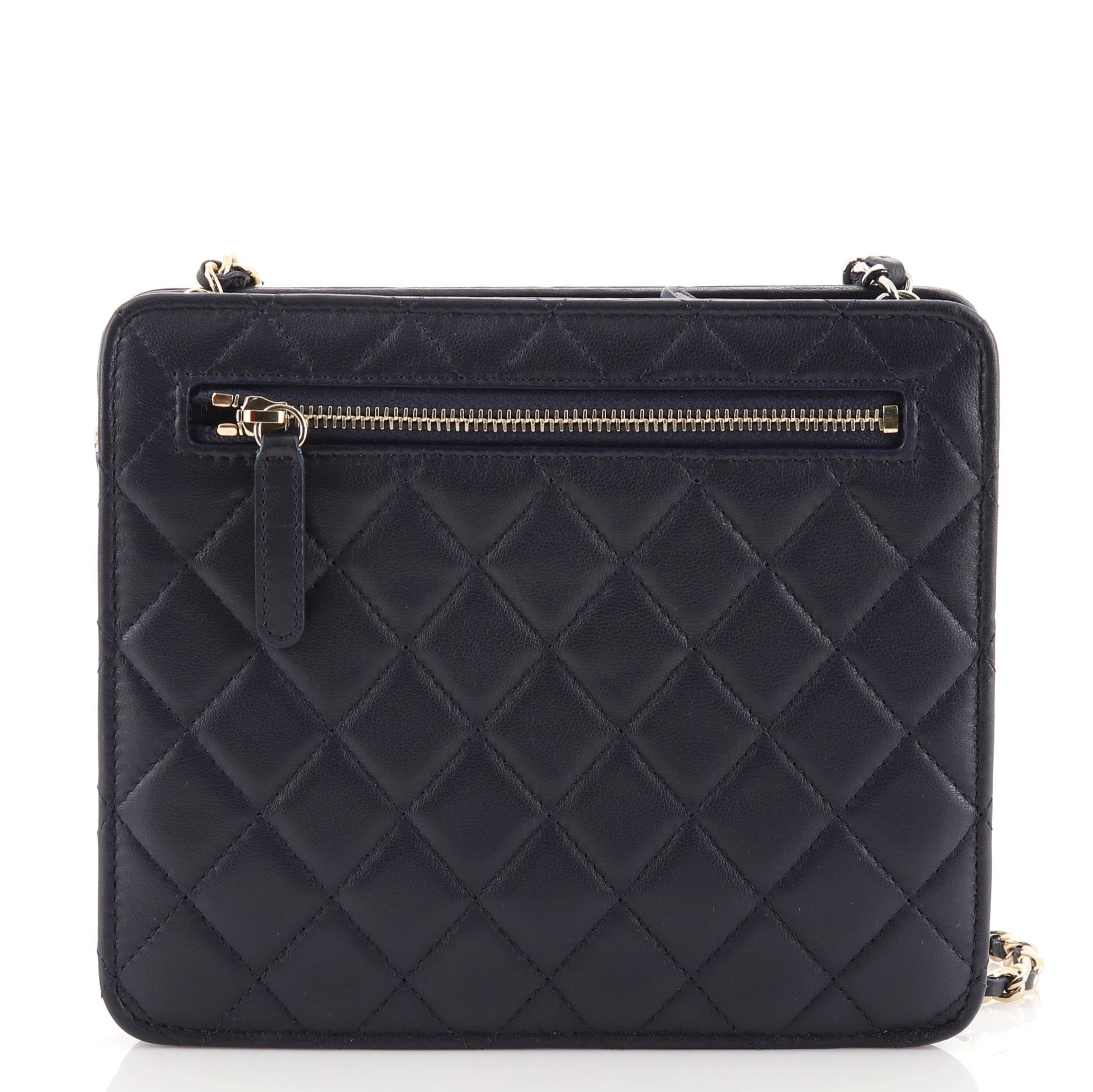 Chanel Trendy Front Pocket Clutch mit Kette Gestepptes Lammfell Klein im Zustand „Gut“ in NY, NY