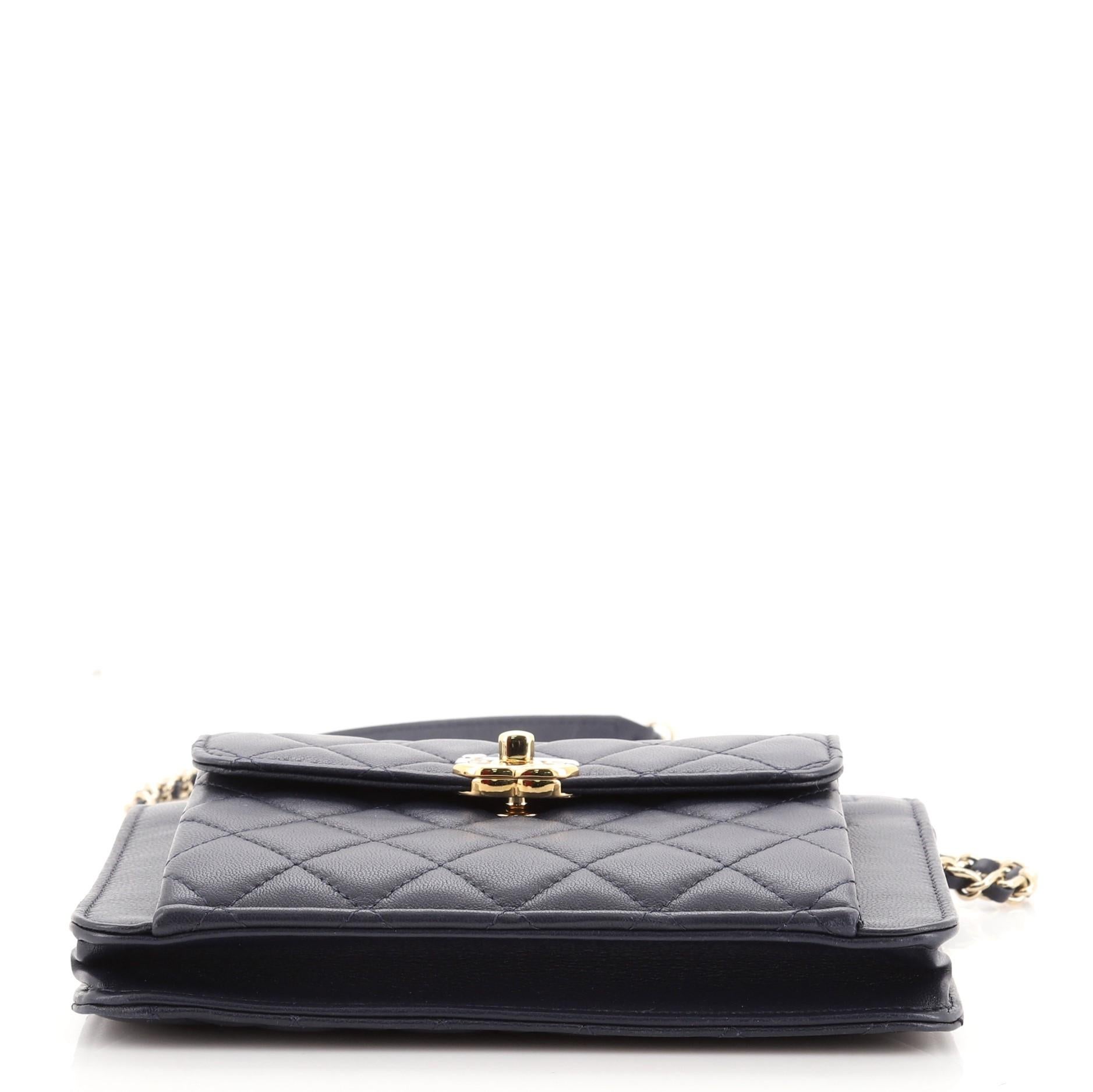 Chanel Trendy Front Pocket Clutch mit Kette Gestepptes Lammfell Klein für Damen oder Herren