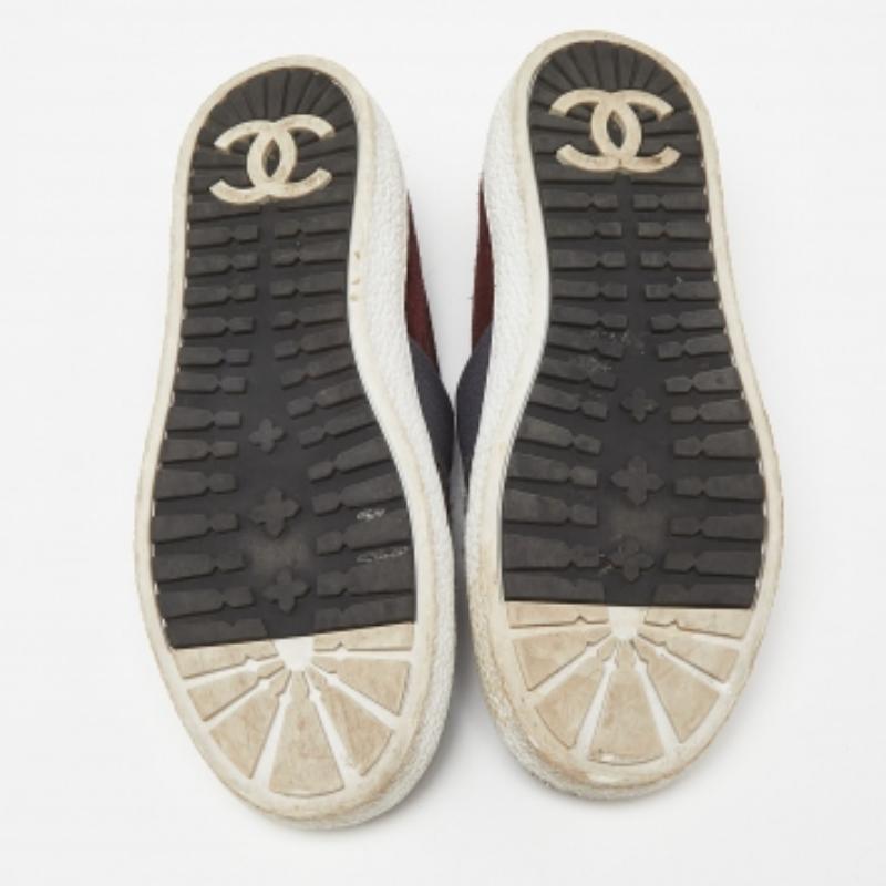 Chanel Baskets pantoufles en tweed et daim tricolores, taille 36 en vente 2