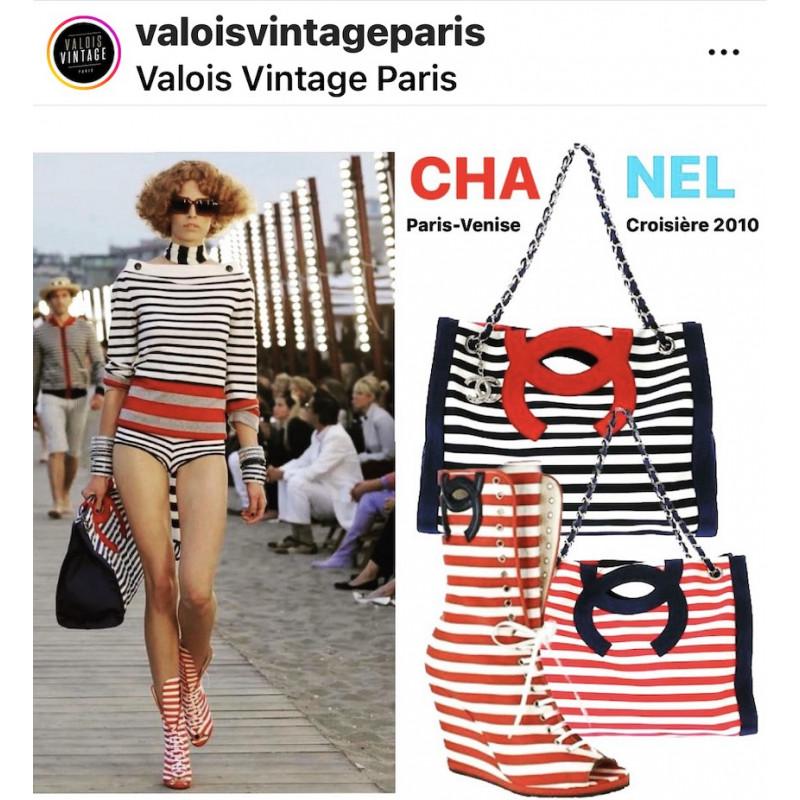 Chanel Tricolor Strand-Tragetasche im Zustand „Gut“ im Angebot in Paris, FR