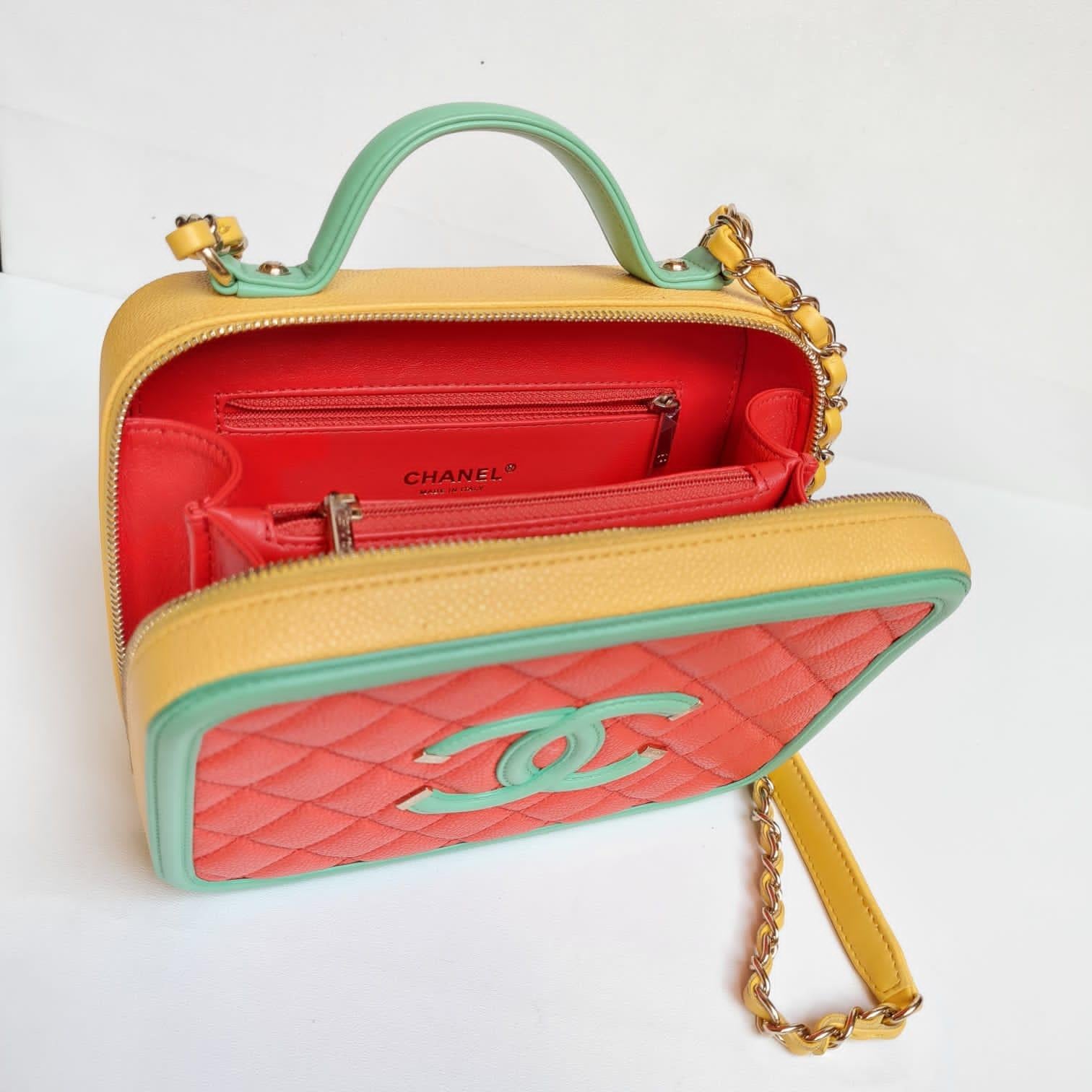 Beautiful tricolor caviar vanity case filigree bag. In excellent condition overall. Comes with all its clochette and keys. Beautiful color to add to your collection. Series #27. Comes with its card, clochette, keys and padlock. Entrupy certificate