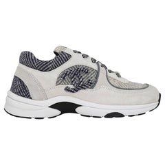 Chanel Sneakers basse in tweed e camoscio grigio tricolore 37.5