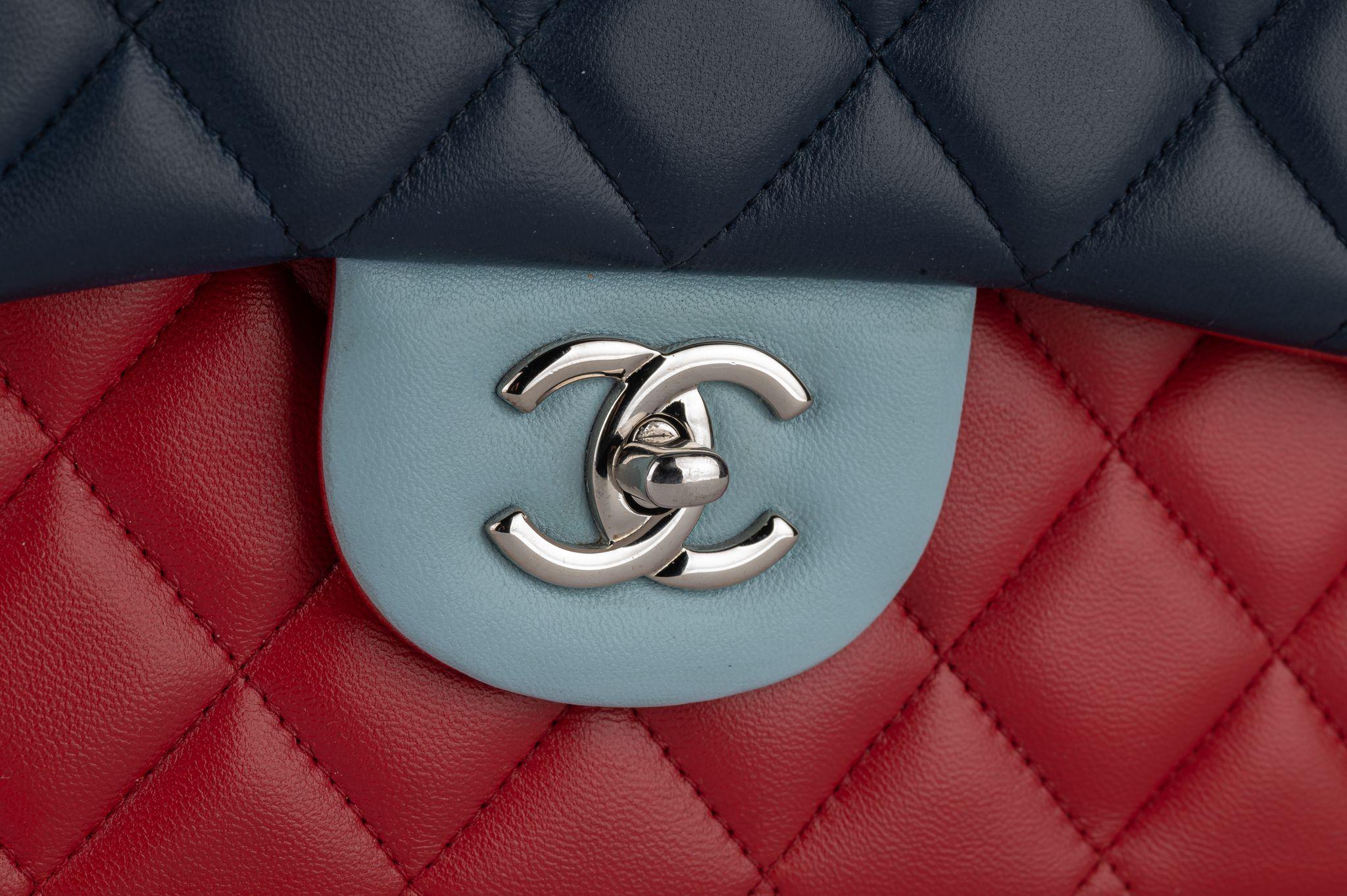 Chanel Agneau tricolore Jumbo à double rabat en vente 3