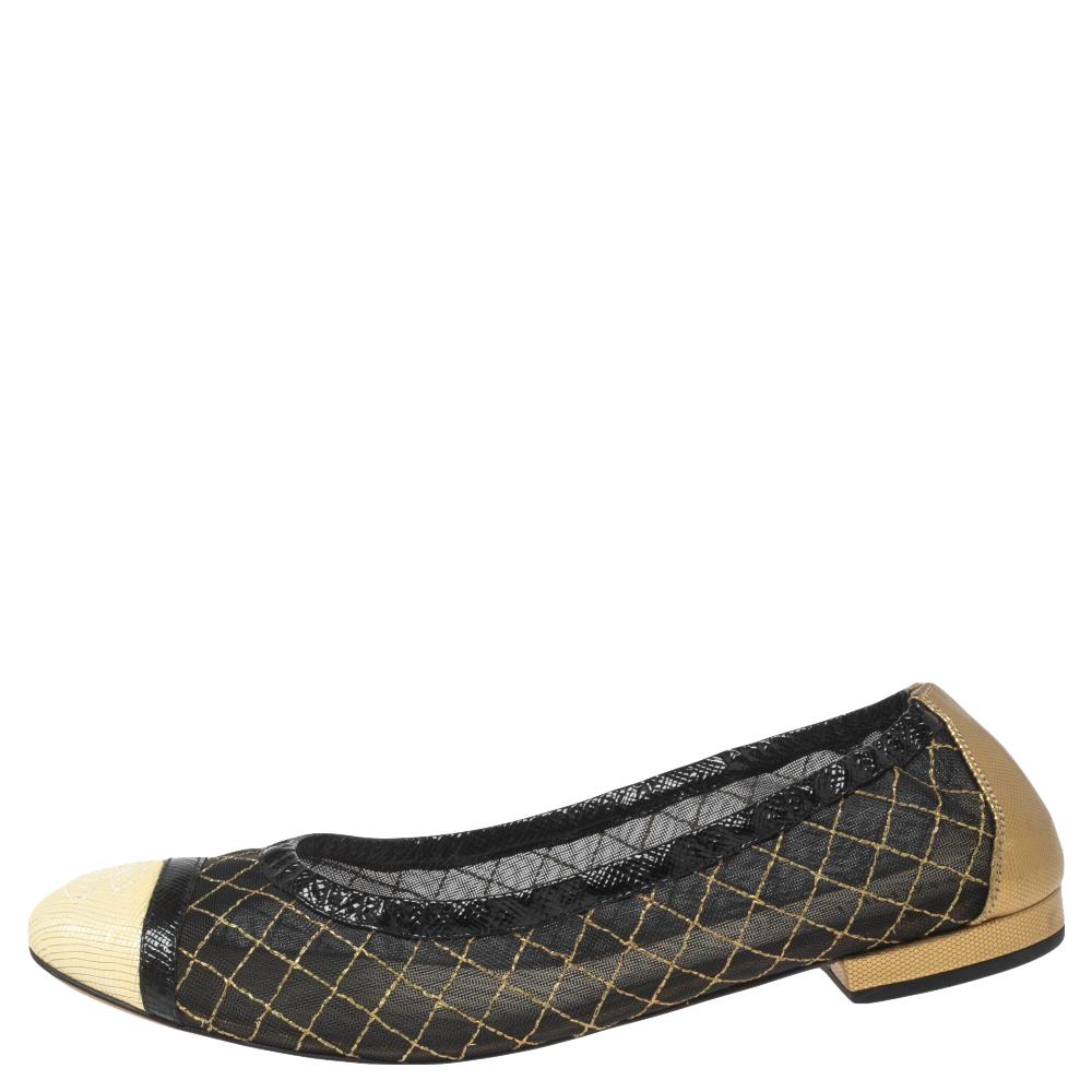How chic are these ballet flats from the House of Chanel! They are made from tricolored patent leather and mesh on the exterior. They showcase a slip-on feature and cap toes. These Chanel ballet flats are the best pick for casual use.