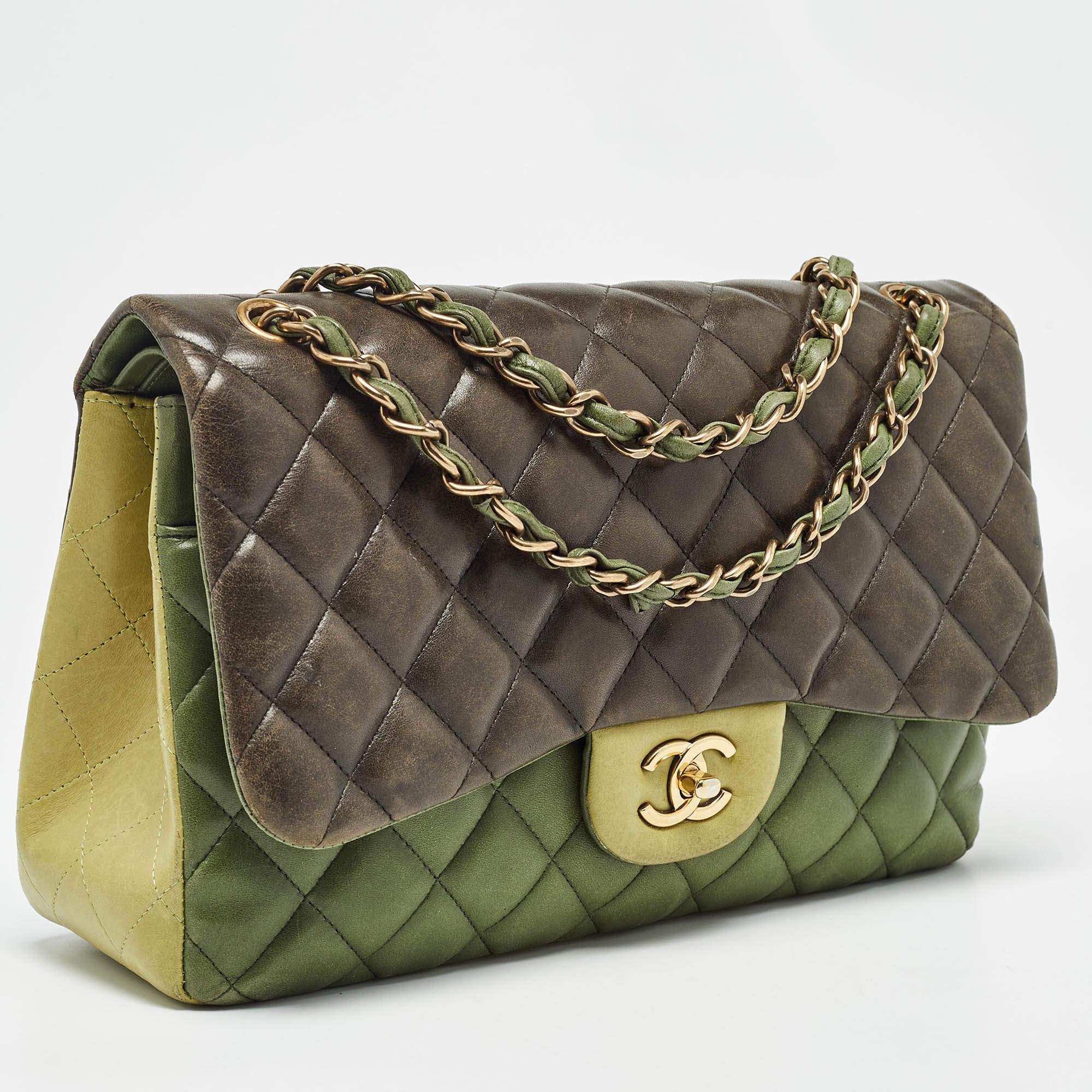 Chanel Dreifarbige gesteppte Jumbo Classic Double Flap Tasche aus Leder (Schwarz) im Angebot