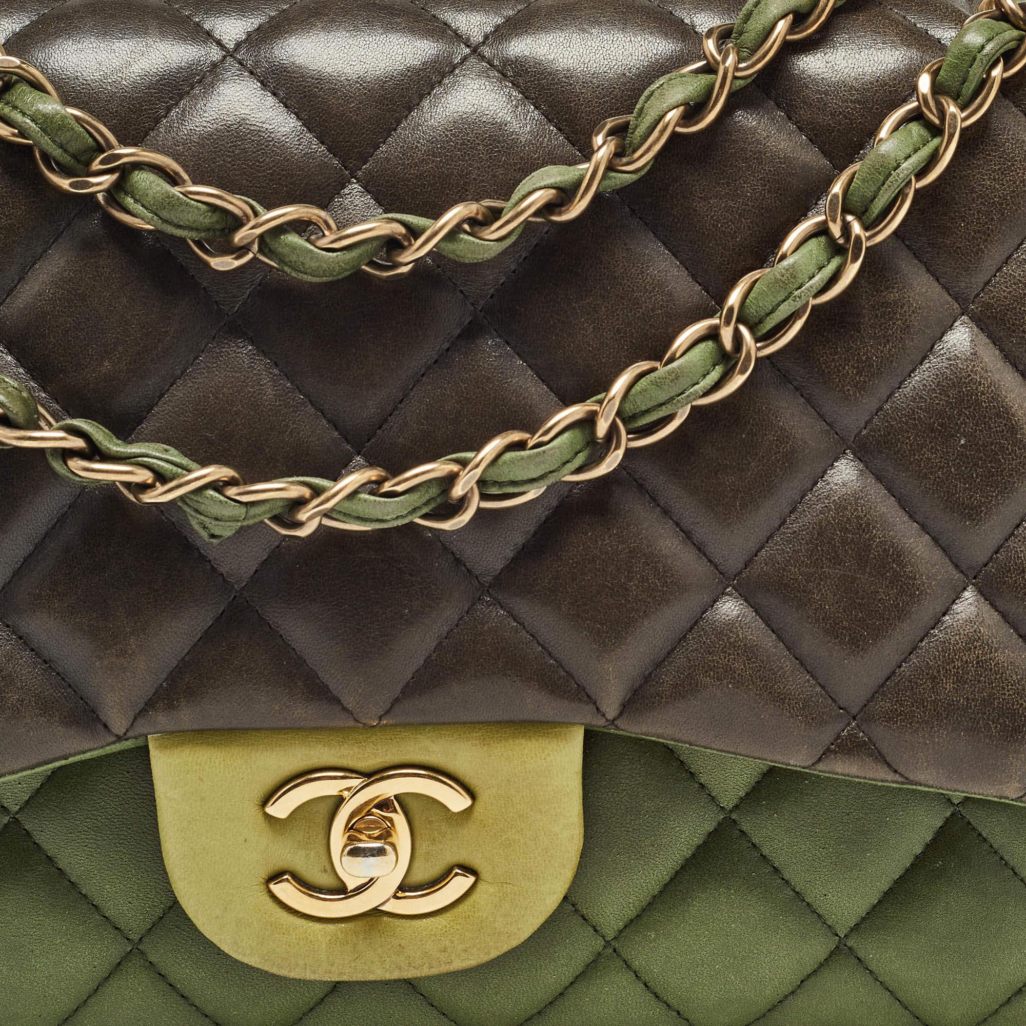Chanel Dreifarbige gesteppte Jumbo Classic Double Flap Tasche aus Leder Damen im Angebot
