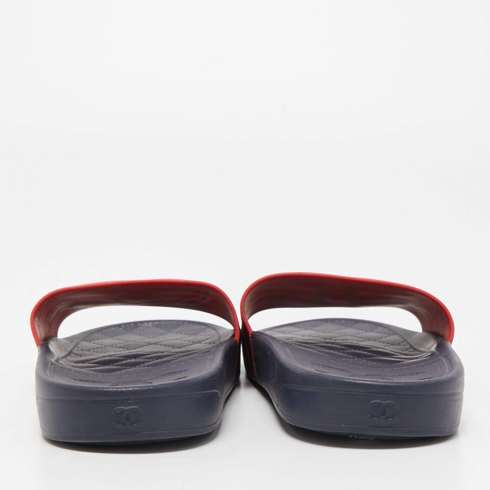 Chanel Tricolor Rubber CC Slides Size 39 For Sale at 1stDibs