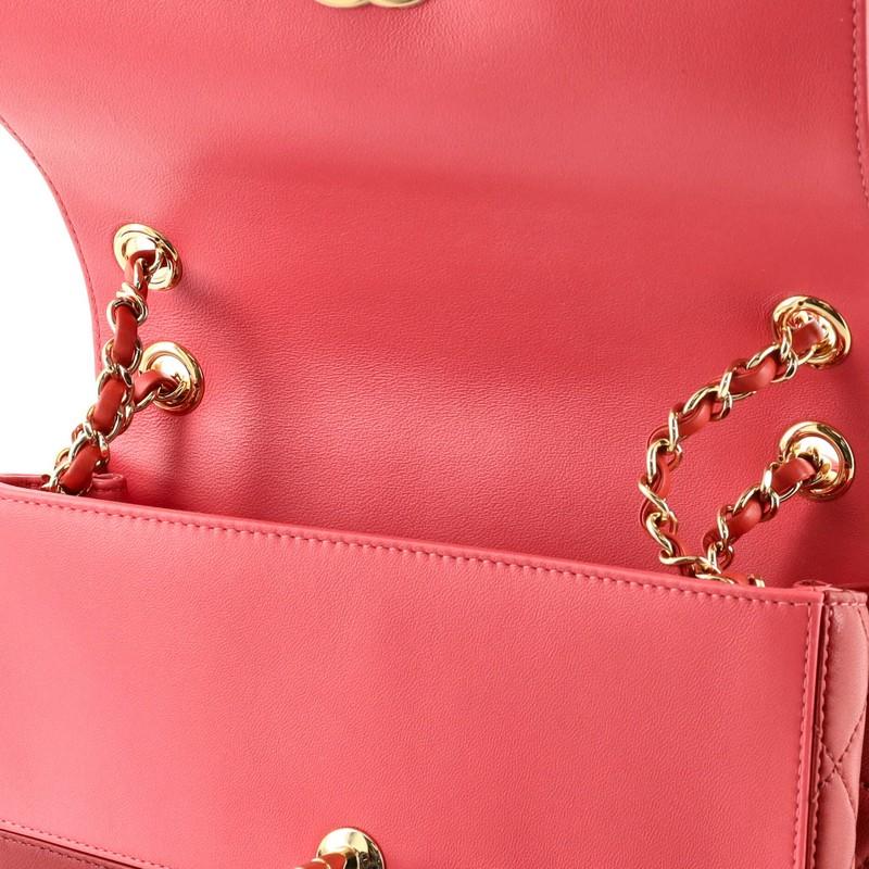 Chanel Tricolor Tasche mit einer Klappe aus gestepptem Lammfell 2
