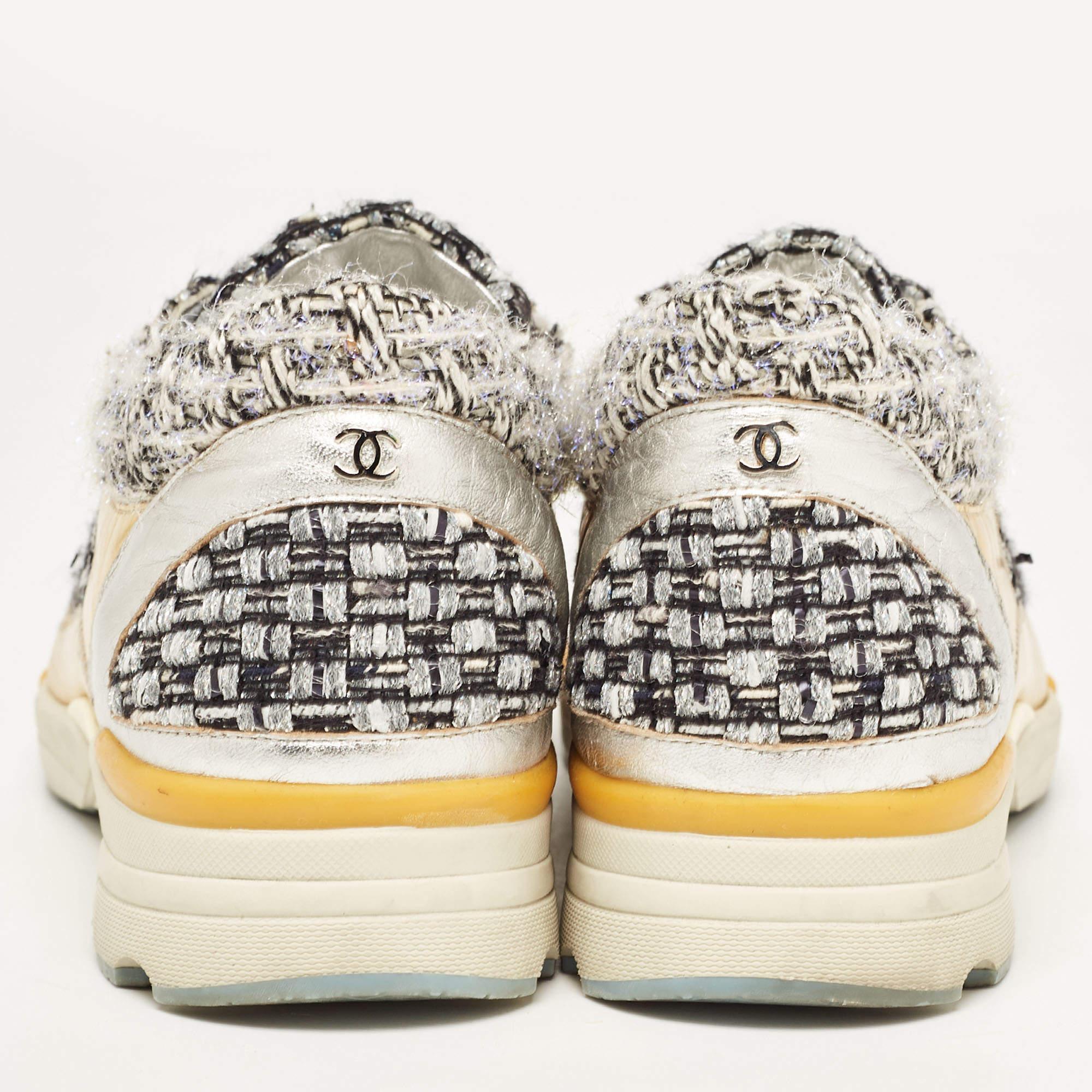 Chanel Tricolor Tweed and Leather CC Low Top Sneakers Size 39.5 For Sale 4