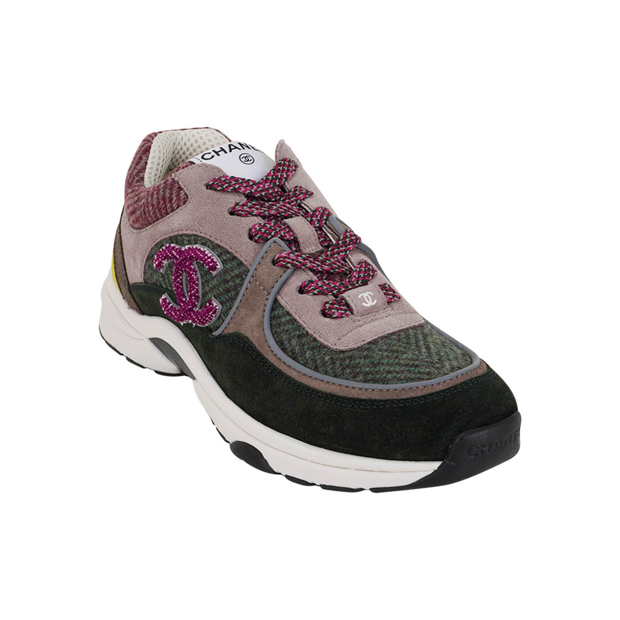 Mightychic offers a pair of Chanel Sneaker featured in Dark Green, Dark Beige, and Yellow.
These comfortable sneakers have Dark Green suede trim and tweed laces.
Logo tab on top of shoe.
Green Herringbone tweed fabric on top and around shoe.
Chanel