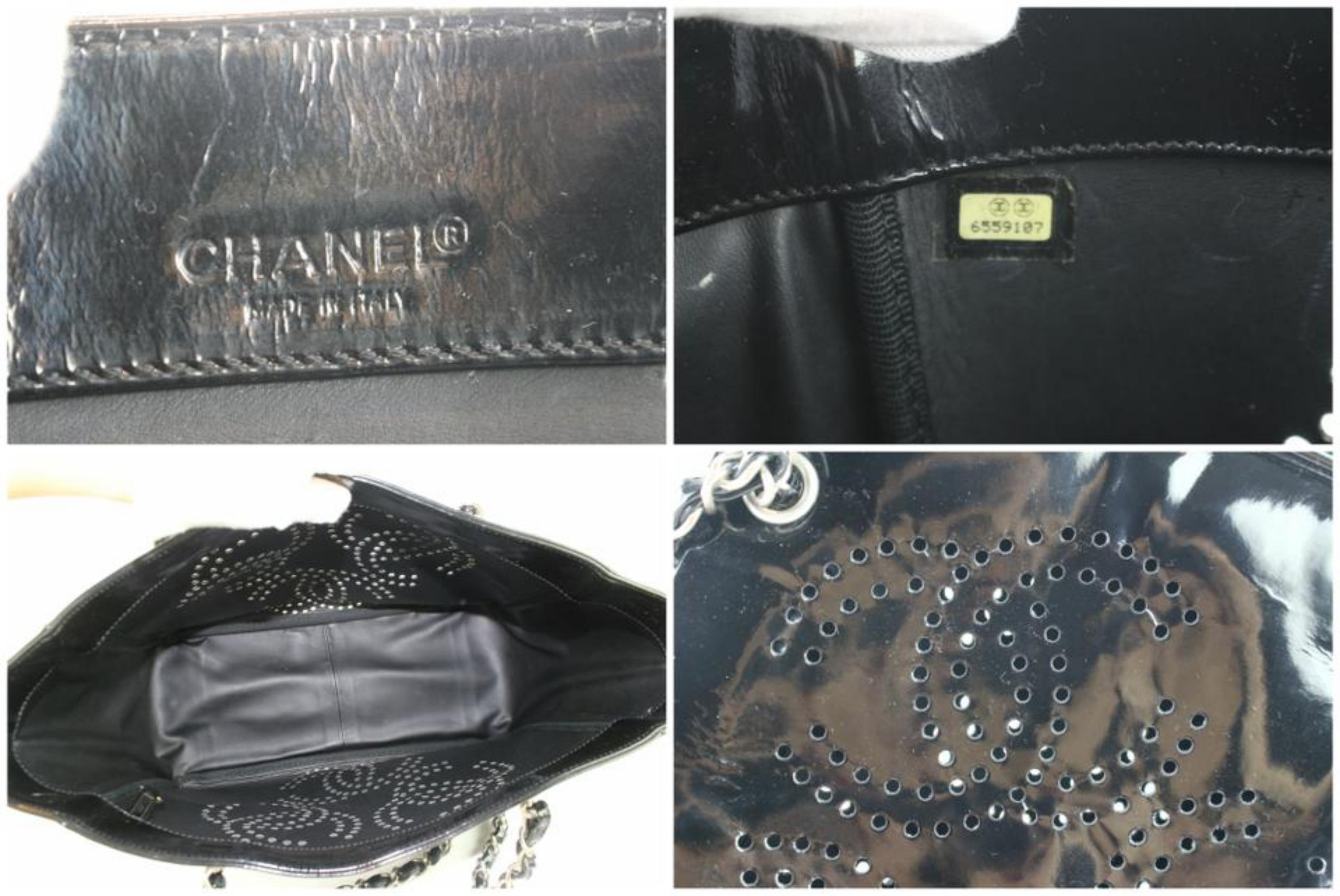 Chanel Triple Cc Logo Chain 227857 Black Patent Leather Tote In Good Condition For Sale In Forest Hills, NY