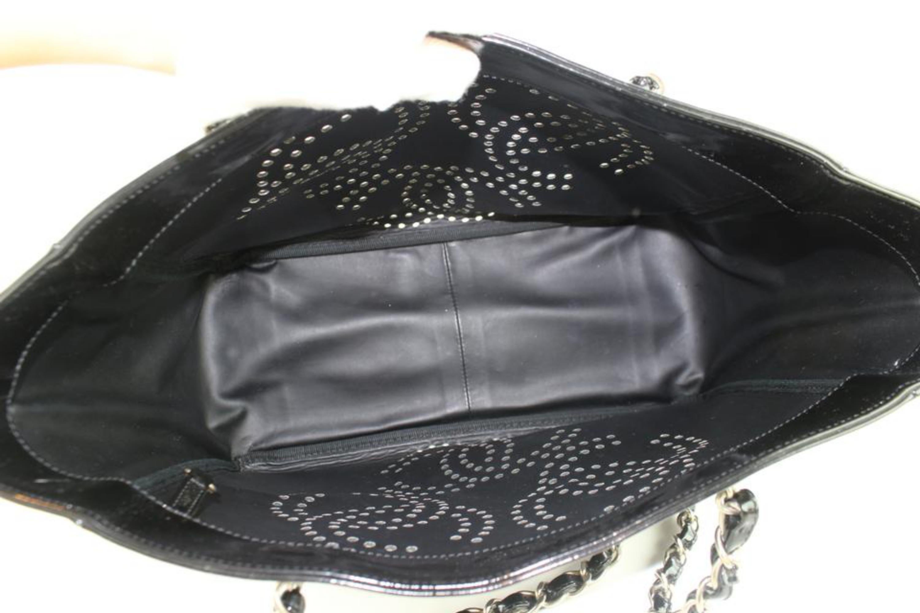 Women's Chanel Triple Cc Logo Chain 227857 Black Patent Leather Tote For Sale