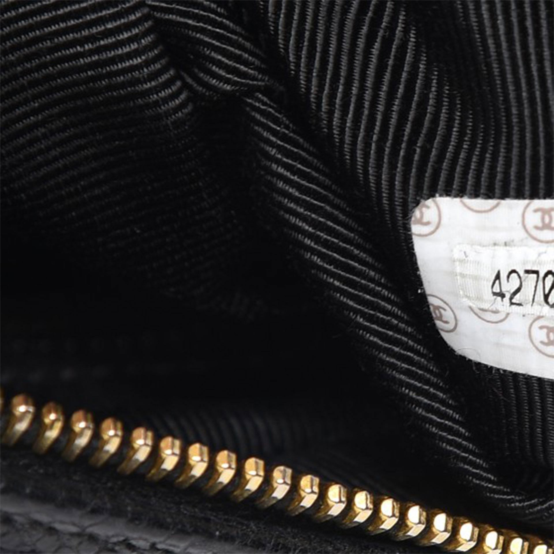 Chanel Triple CC Stitched Black Caviar Shoulder Tote en vente 9