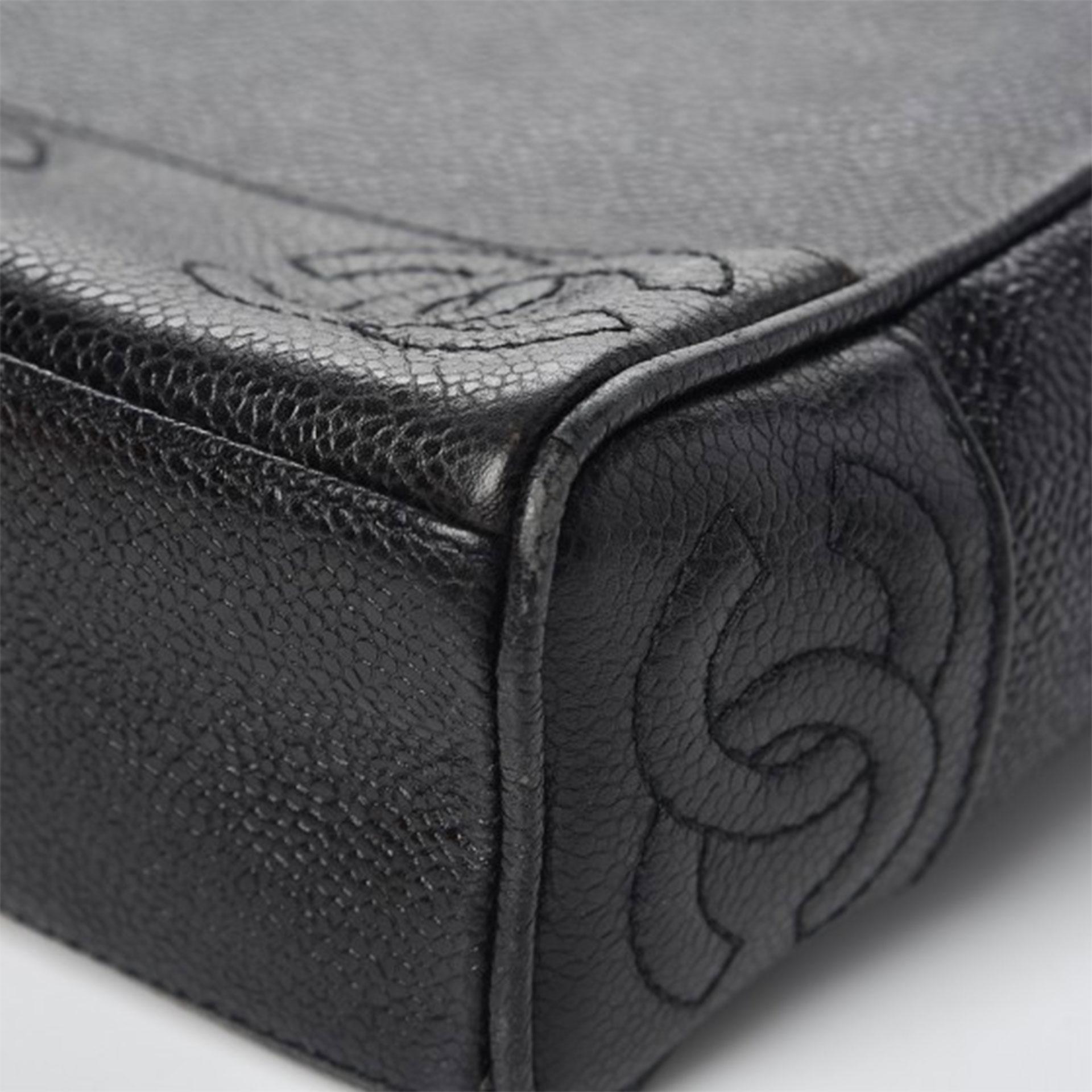 Chanel Triple CC Stitched Black Caviar Shoulder Tote en vente 4