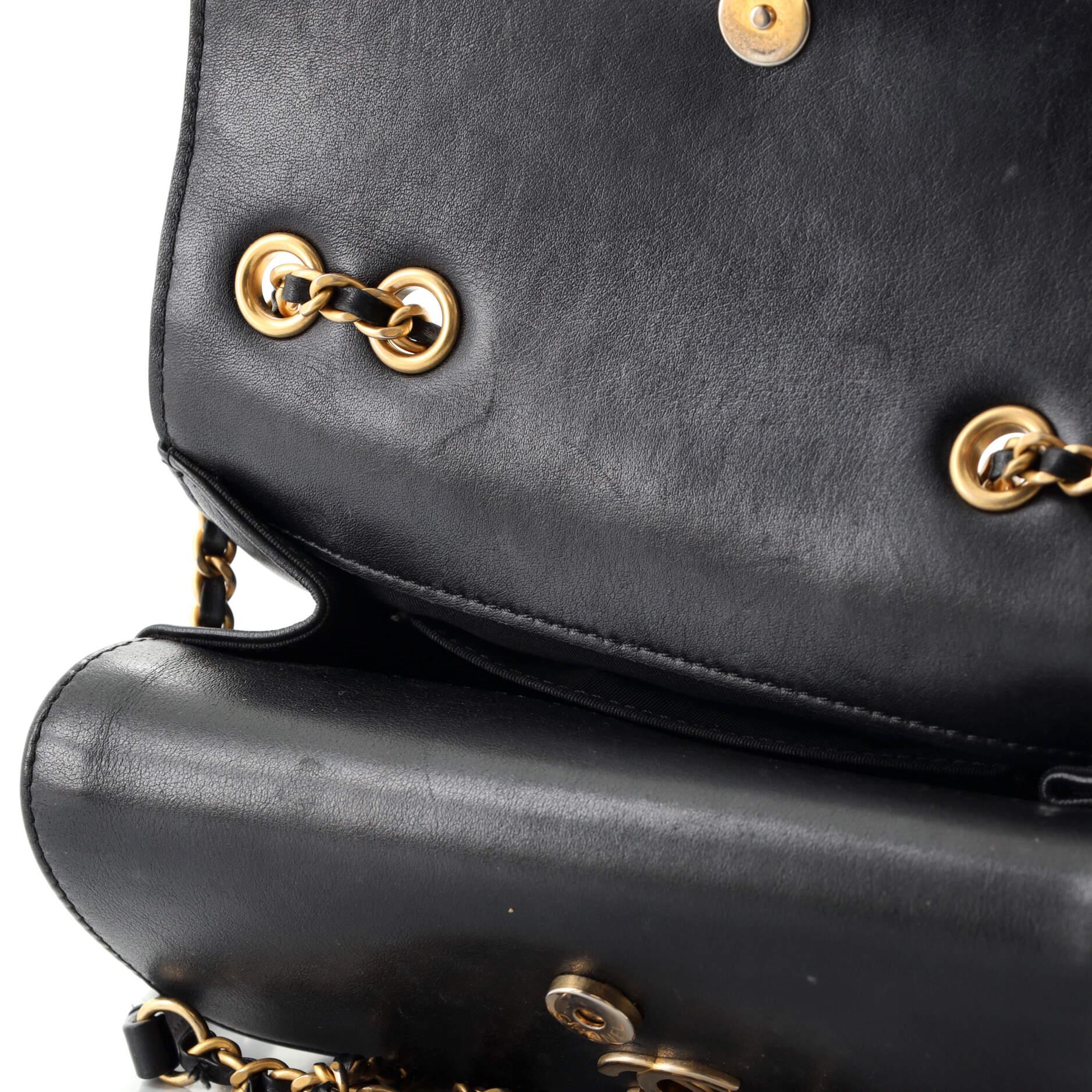 Chanel Borsa con tripla patta in pelle di vitello trapuntata piccola 2