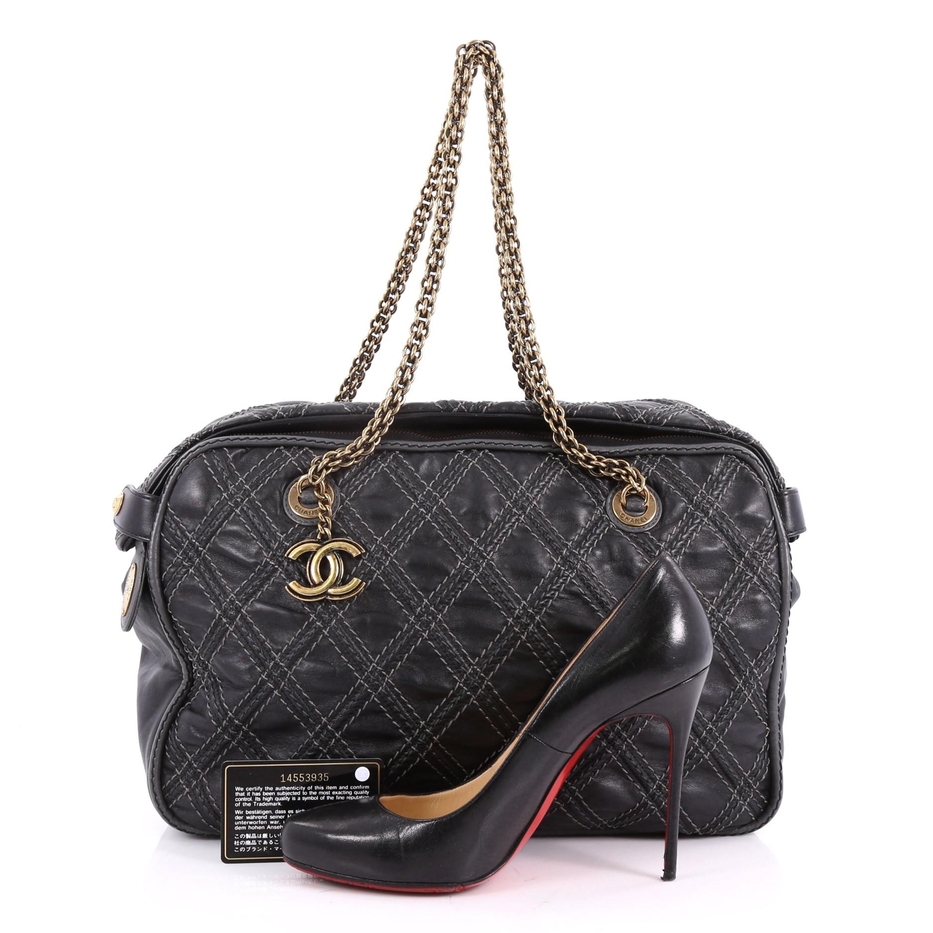 This authentic Chanel Triptych Tote Quilted Calfskin is a stylish and unique bag. Crafted in black quilted calfskin leather, this bag features dual chain link straps and aged gold-tone hardware accents. Its zip closure opens to a gray satin-lined