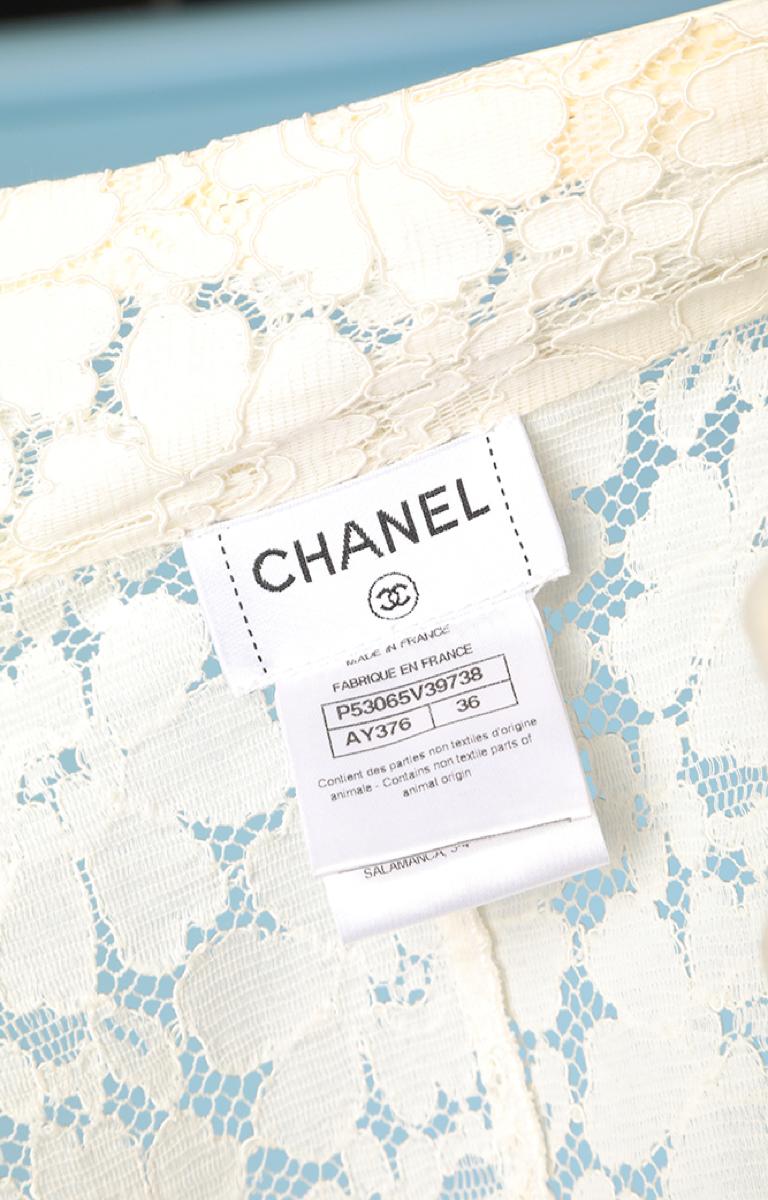 Chanel trouser suit in ecru lace In Excellent Condition In Saint-Ouen-Sur-Seine, FR