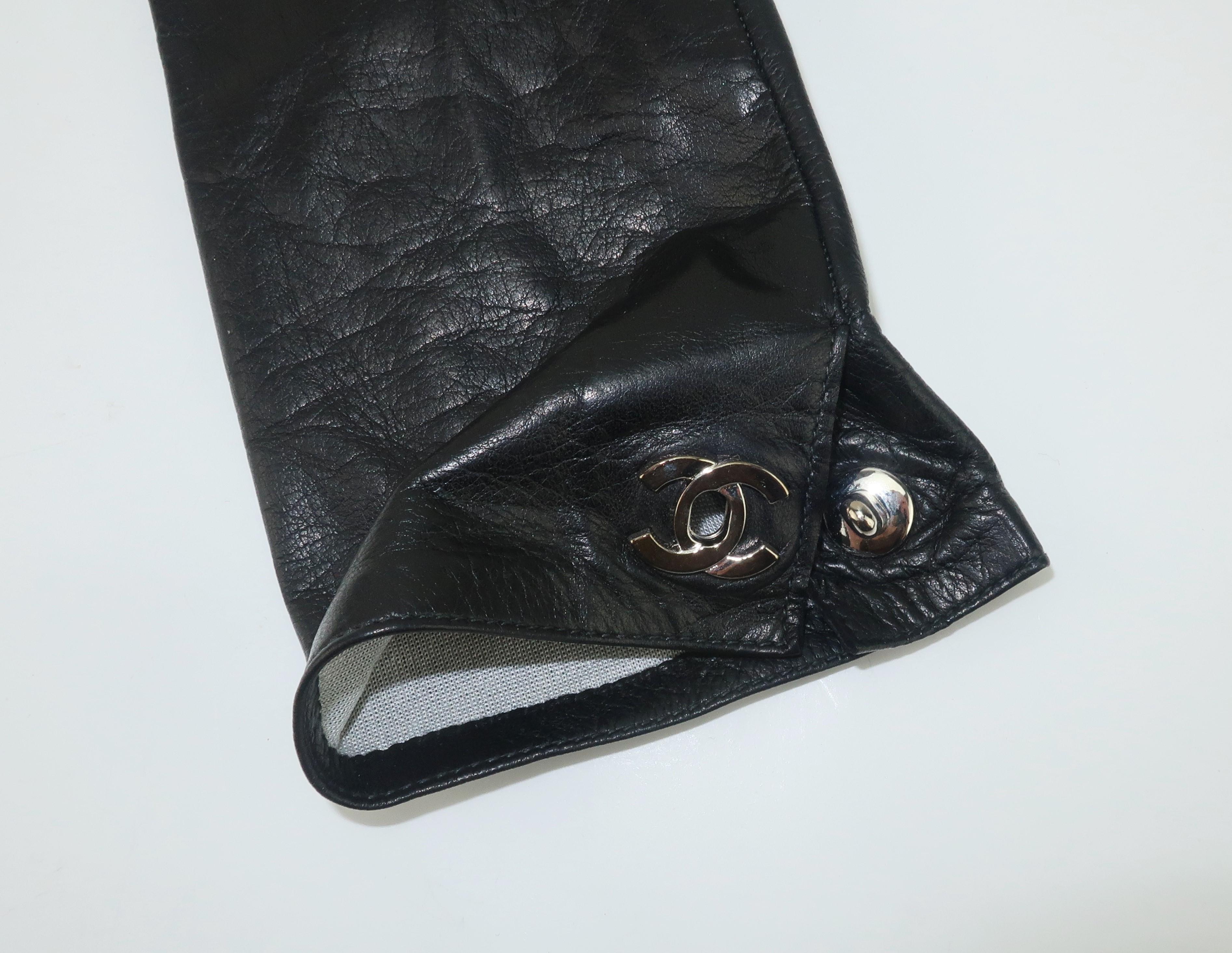 Chanel Turn Lock Logo Black Leather Gloves In Good Condition In Atlanta, GA