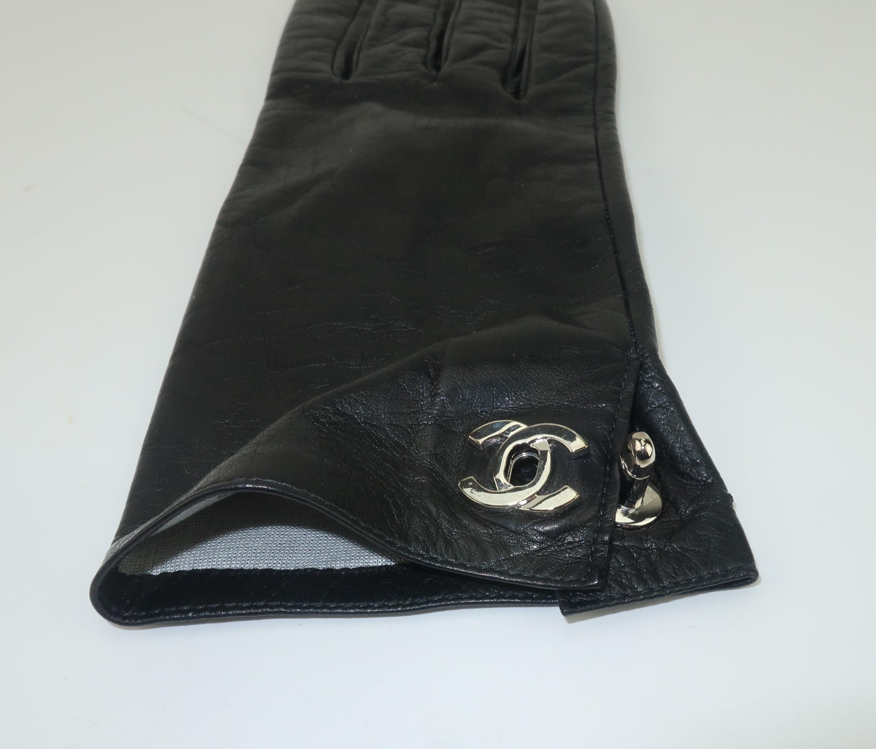 Women's Chanel Turn Lock Logo Black Leather Gloves
