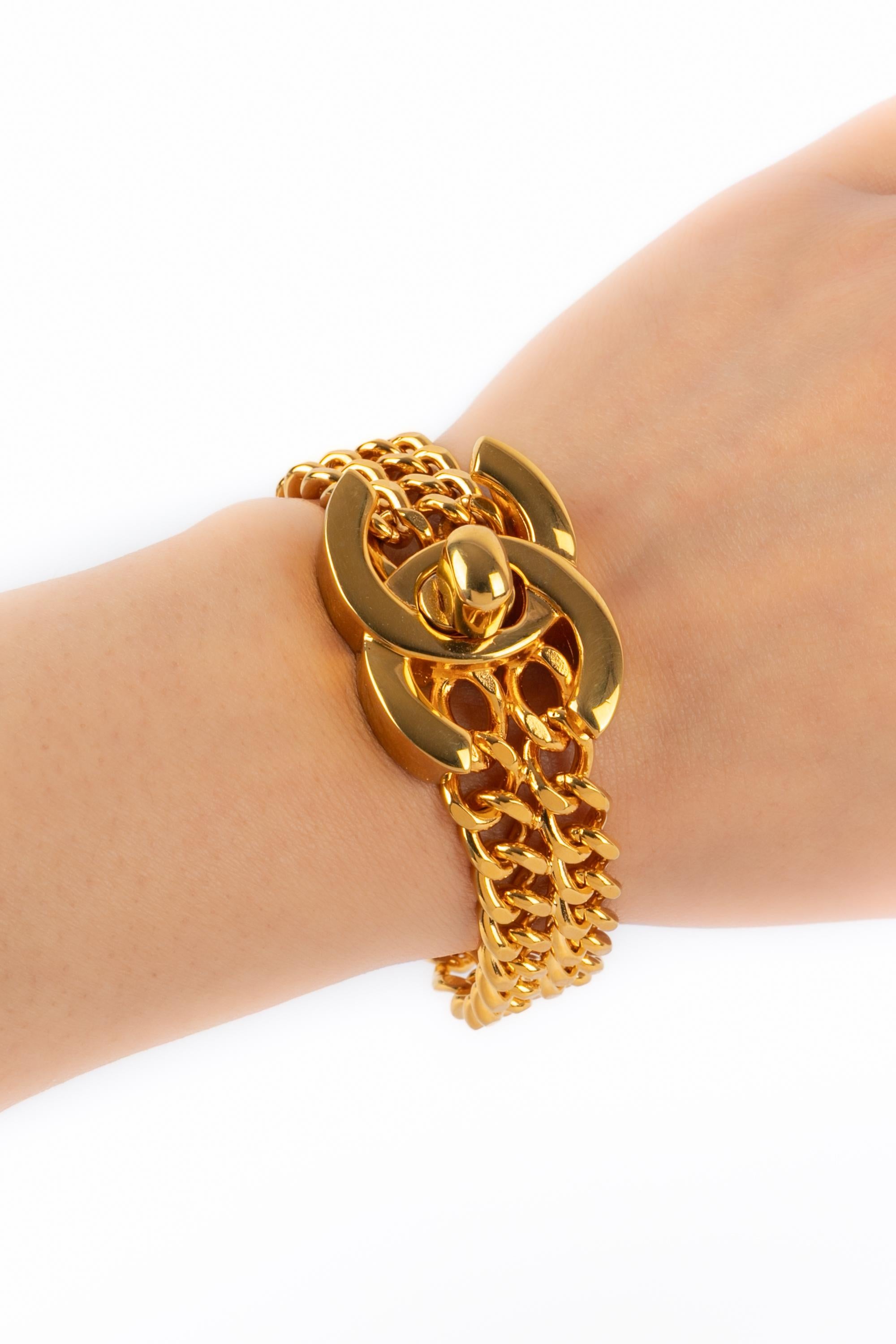 Chanel pulsera de cierre giratorio 1997 en Excelente estado para la venta en SAINT-OUEN-SUR-SEINE, FR