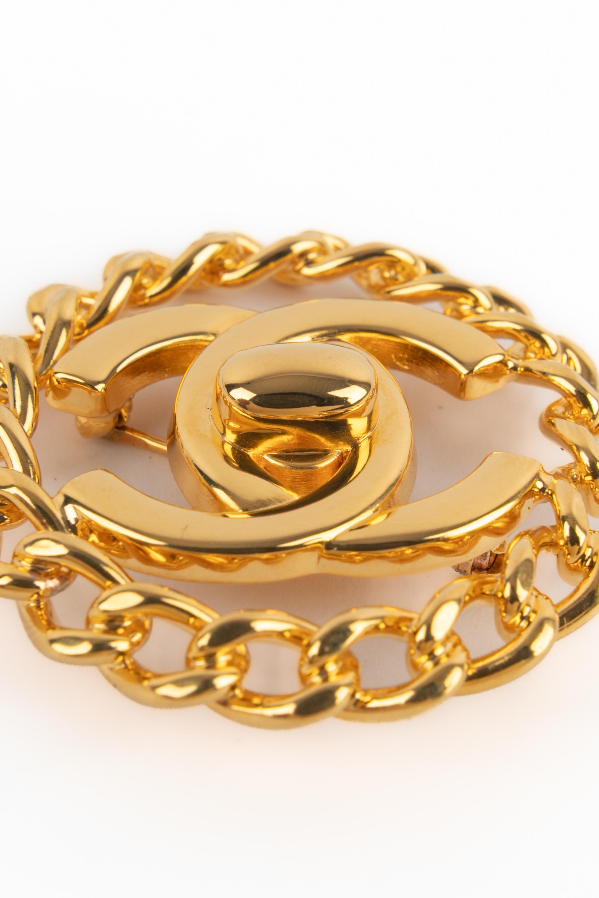 Chanel turnlock brooch For Sale 2