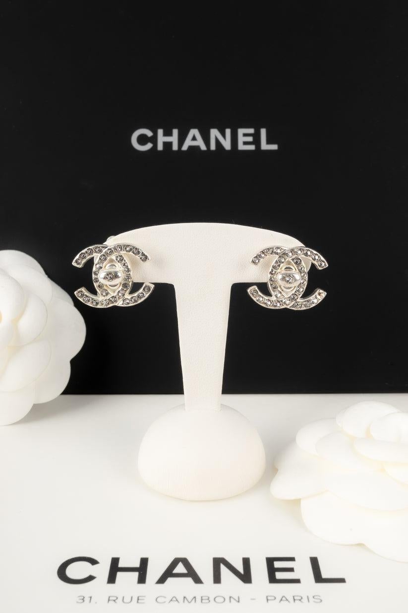 Women's Chanel Turnlock Earrings, 1996 For Sale