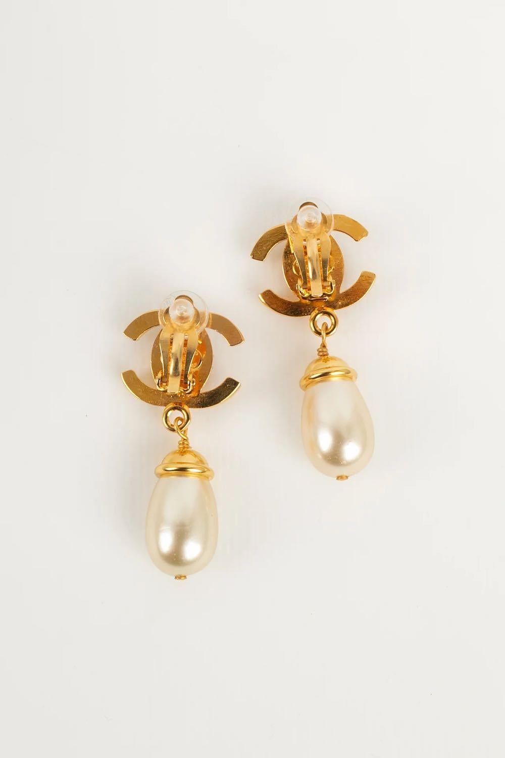 Chanel turnlock earrings  In Good Condition In SAINT-OUEN-SUR-SEINE, FR